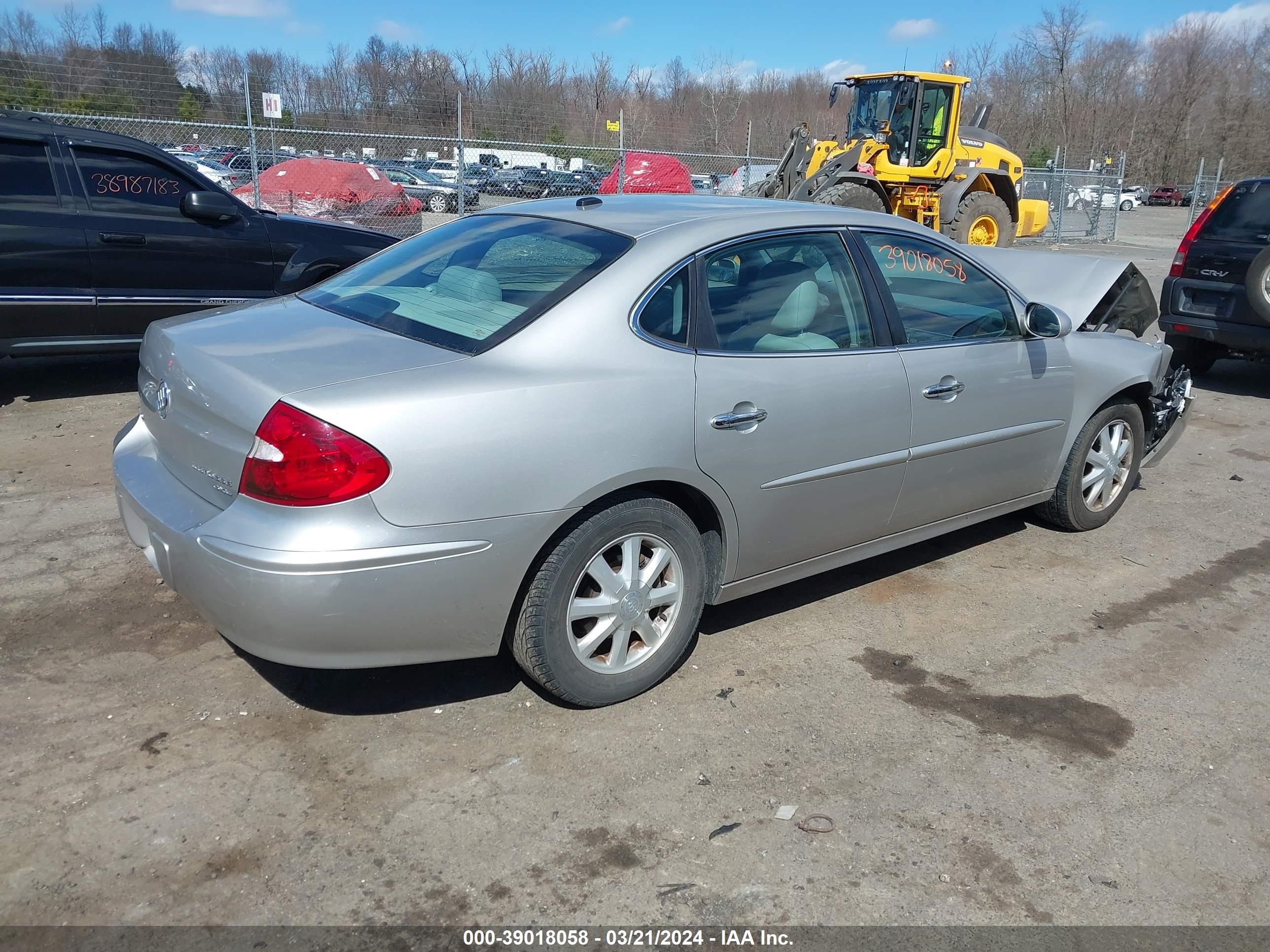 Photo 3 VIN: 2G4WD582X61304432 - BUICK LACROSSE 