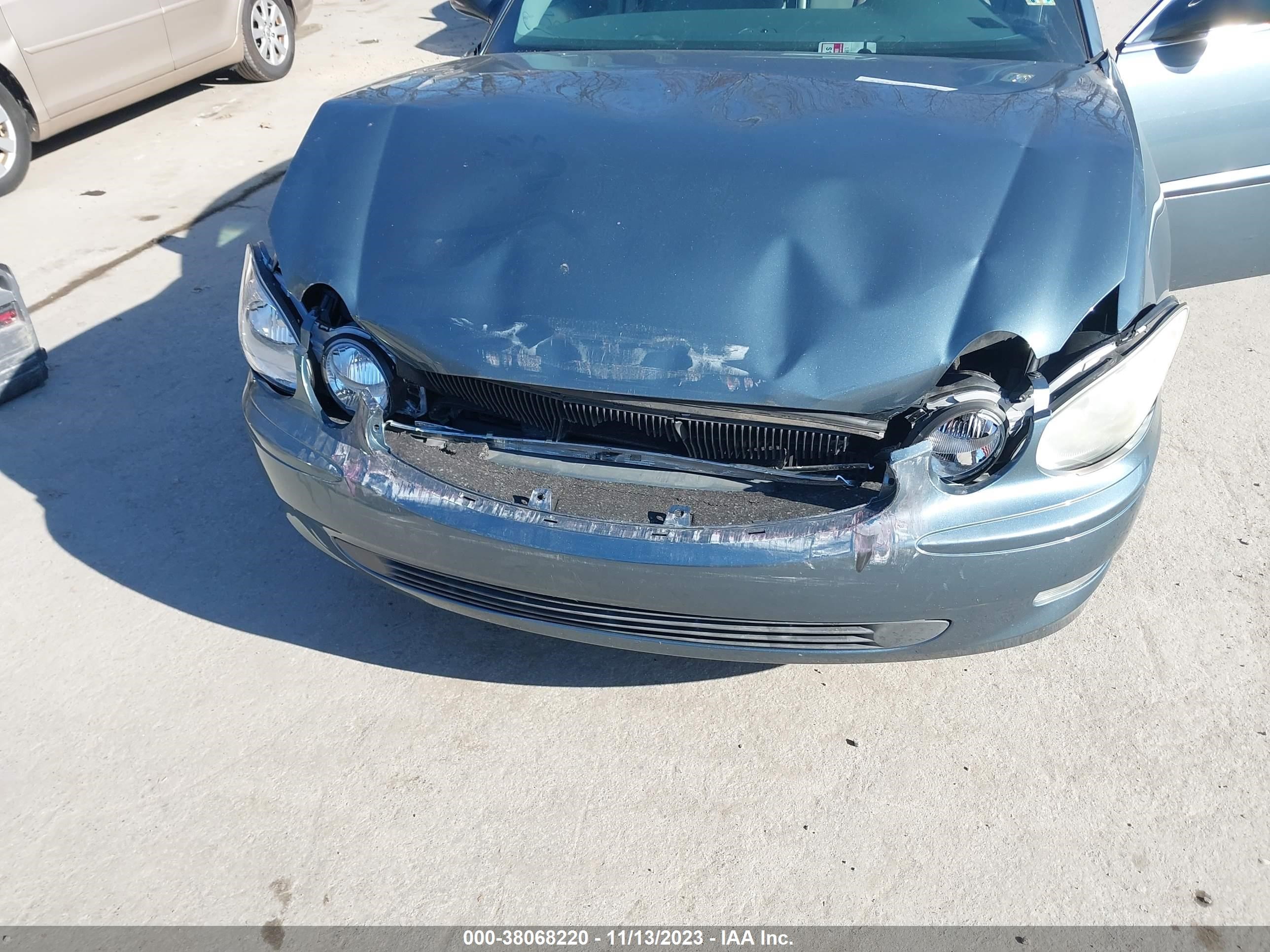 Photo 5 VIN: 2G4WD582X71240670 - BUICK LACROSSE 