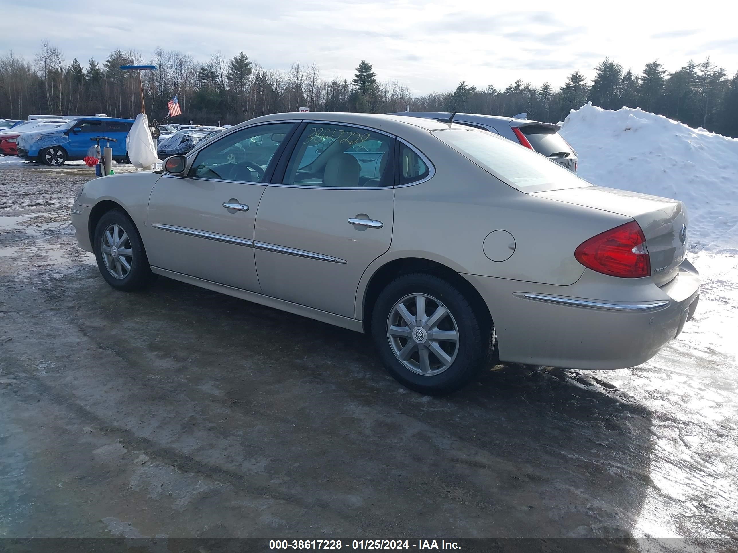 Photo 2 VIN: 2G4WD582X81203698 - BUICK LACROSSE 