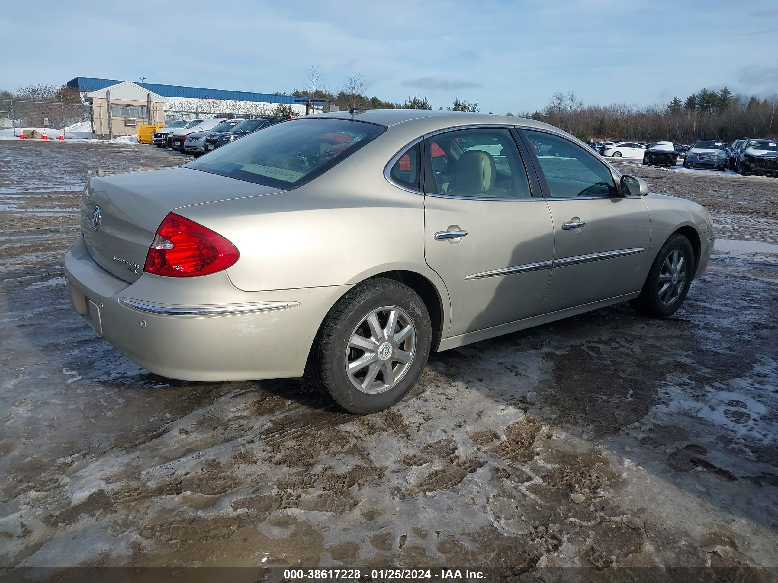 Photo 3 VIN: 2G4WD582X81203698 - BUICK LACROSSE 