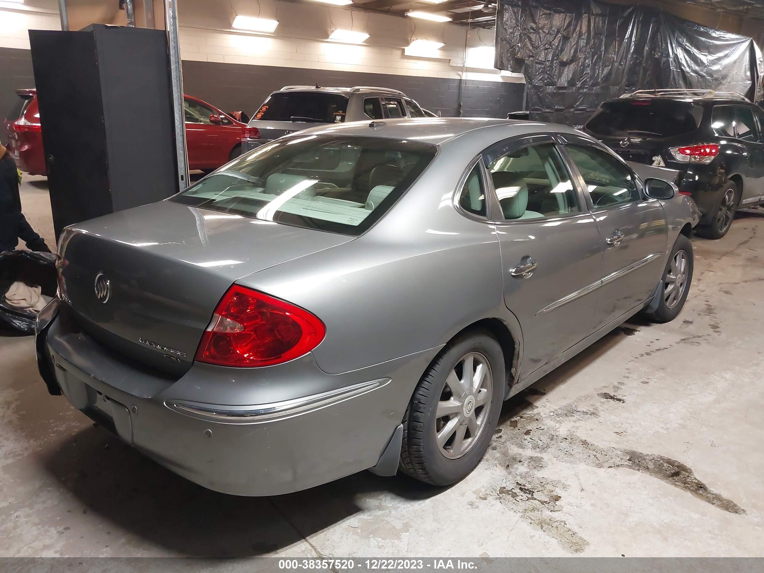 Photo 3 VIN: 2G4WD582X91213634 - BUICK LACROSSE 