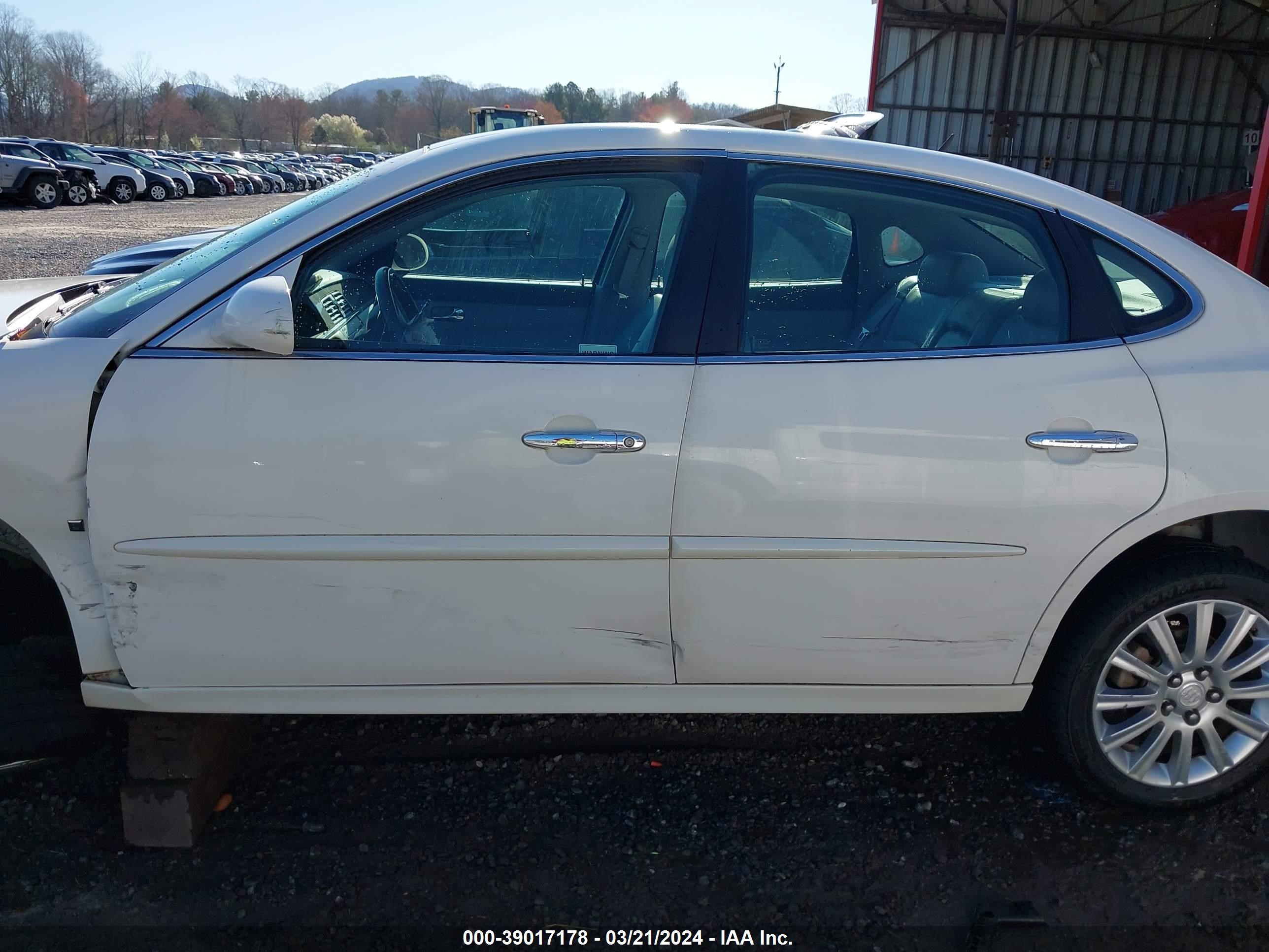 Photo 13 VIN: 2G4WE587271204464 - BUICK LACROSSE 