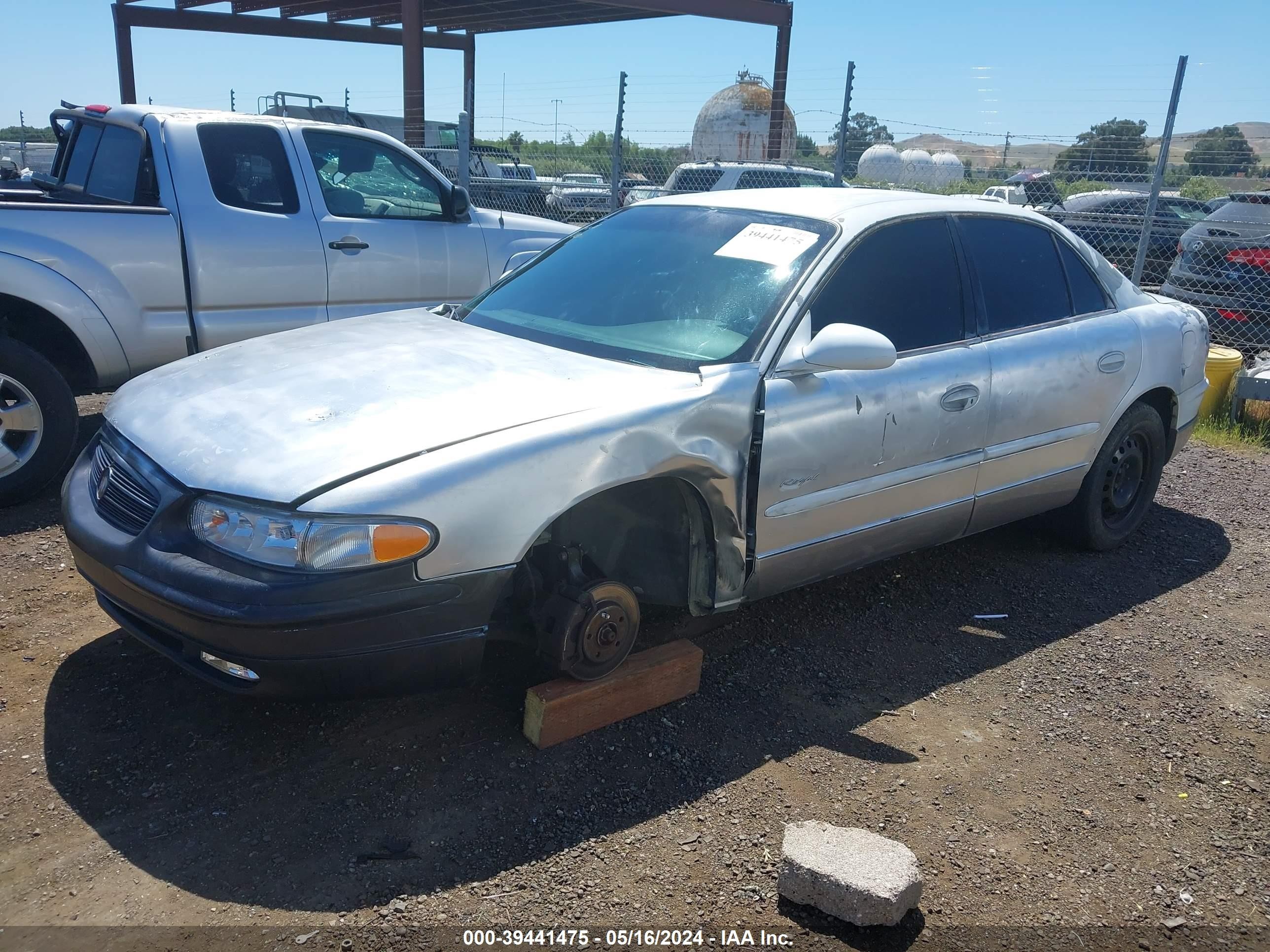 Photo 1 VIN: 2G4WF5215V1470091 - BUICK REGAL 