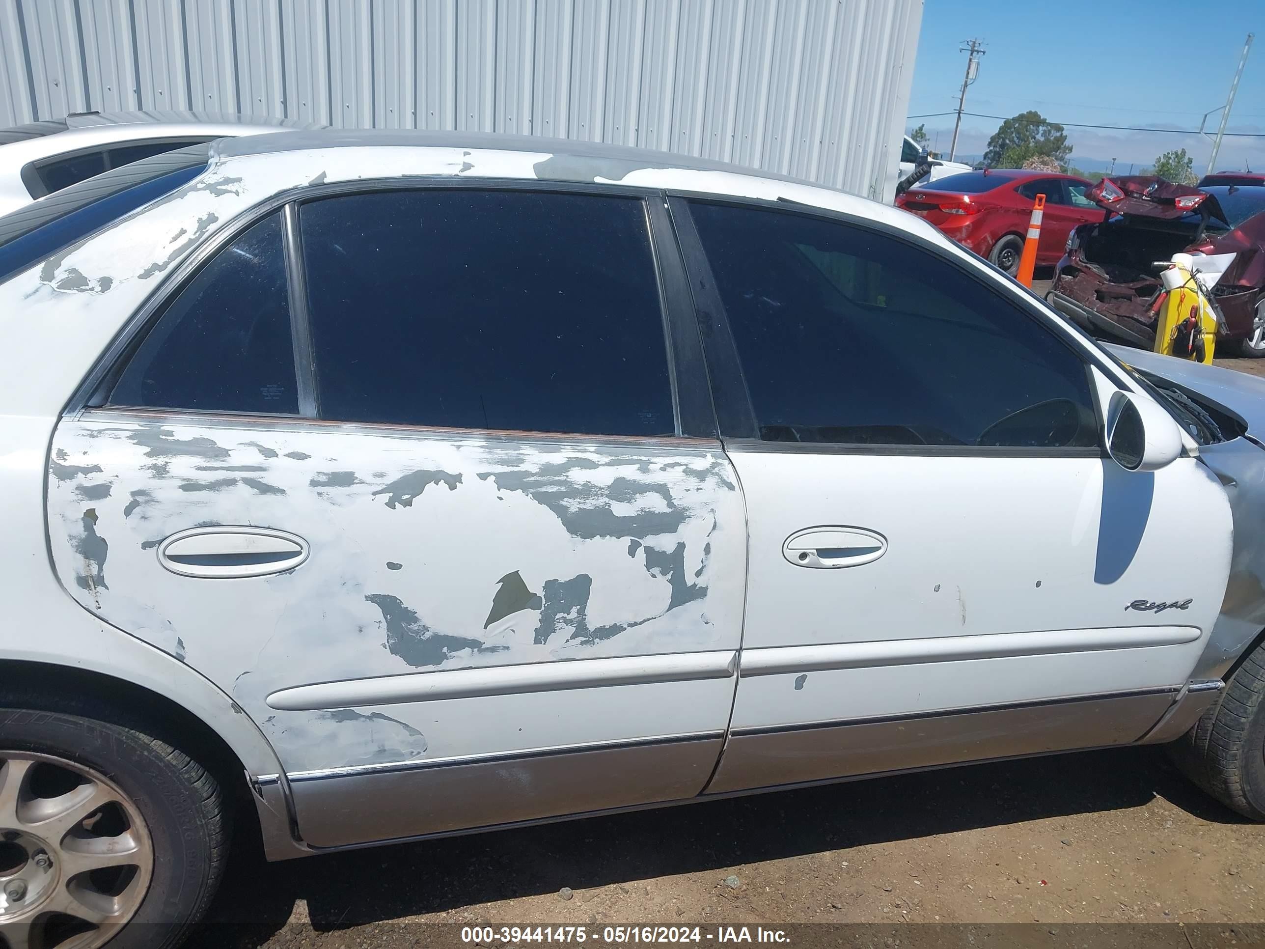 Photo 13 VIN: 2G4WF5215V1470091 - BUICK REGAL 