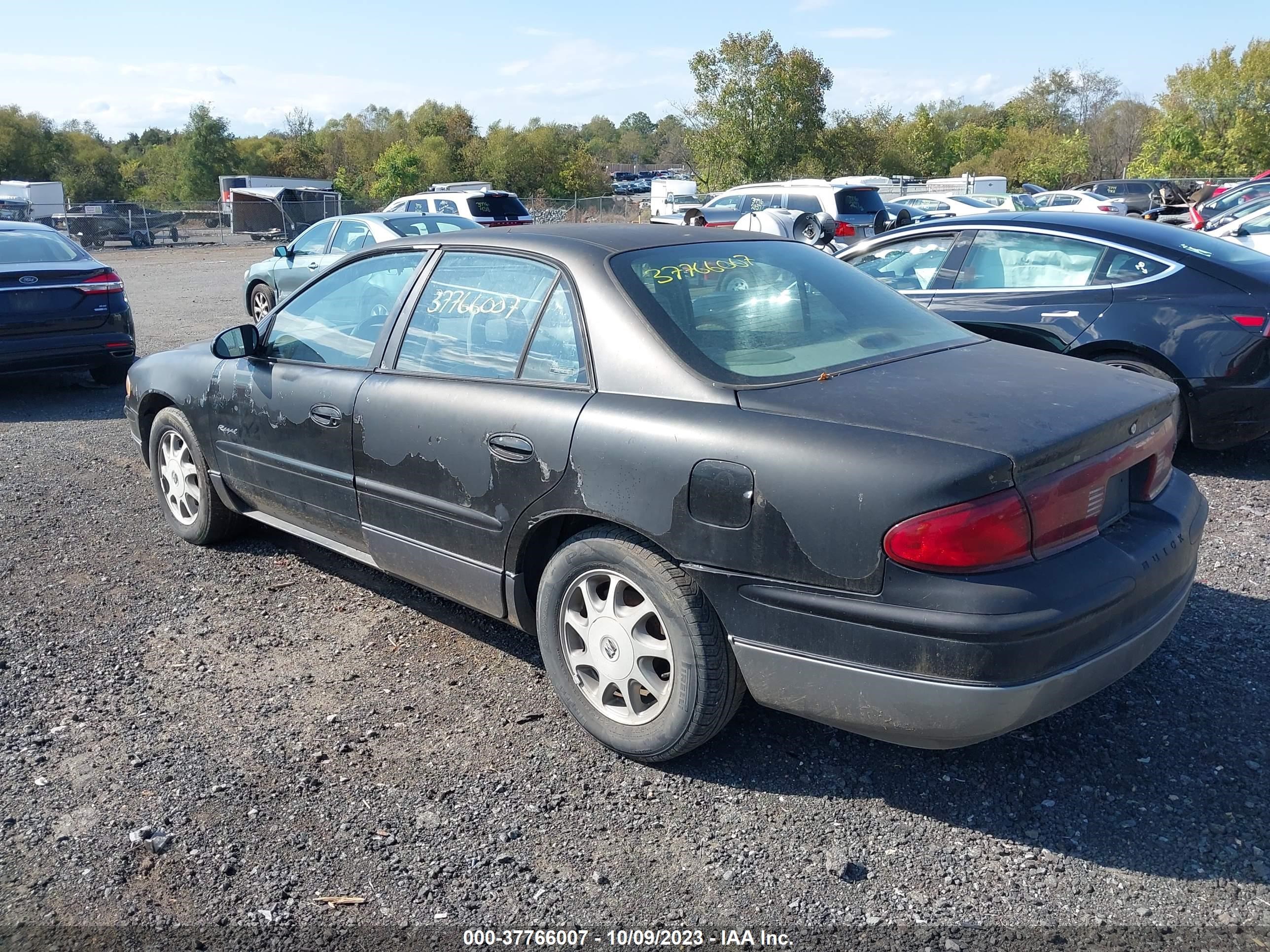 Photo 2 VIN: 2G4WF5217X1400353 - BUICK REGAL 