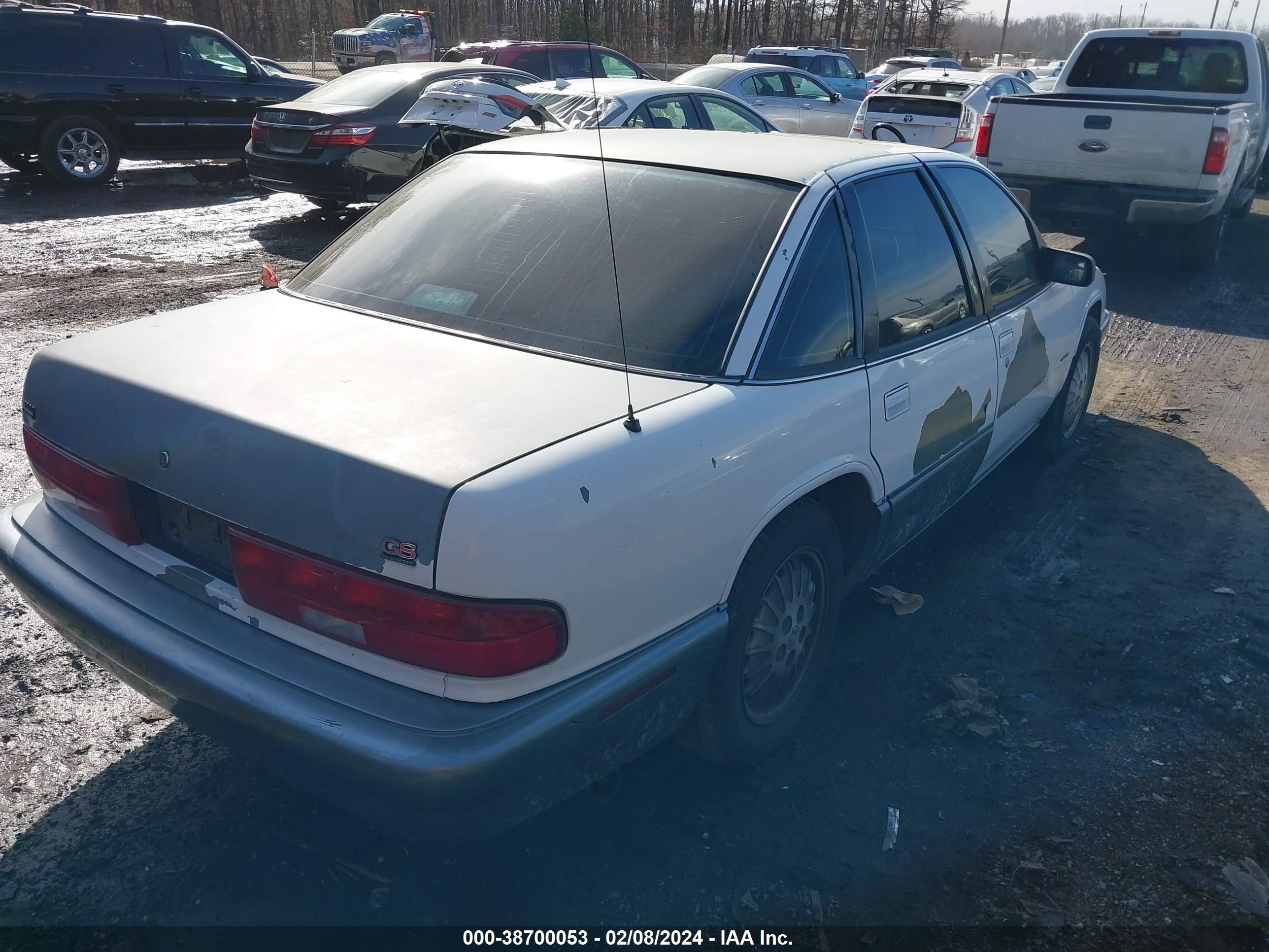 Photo 3 VIN: 2G4WF52K1T1511063 - BUICK REGAL 