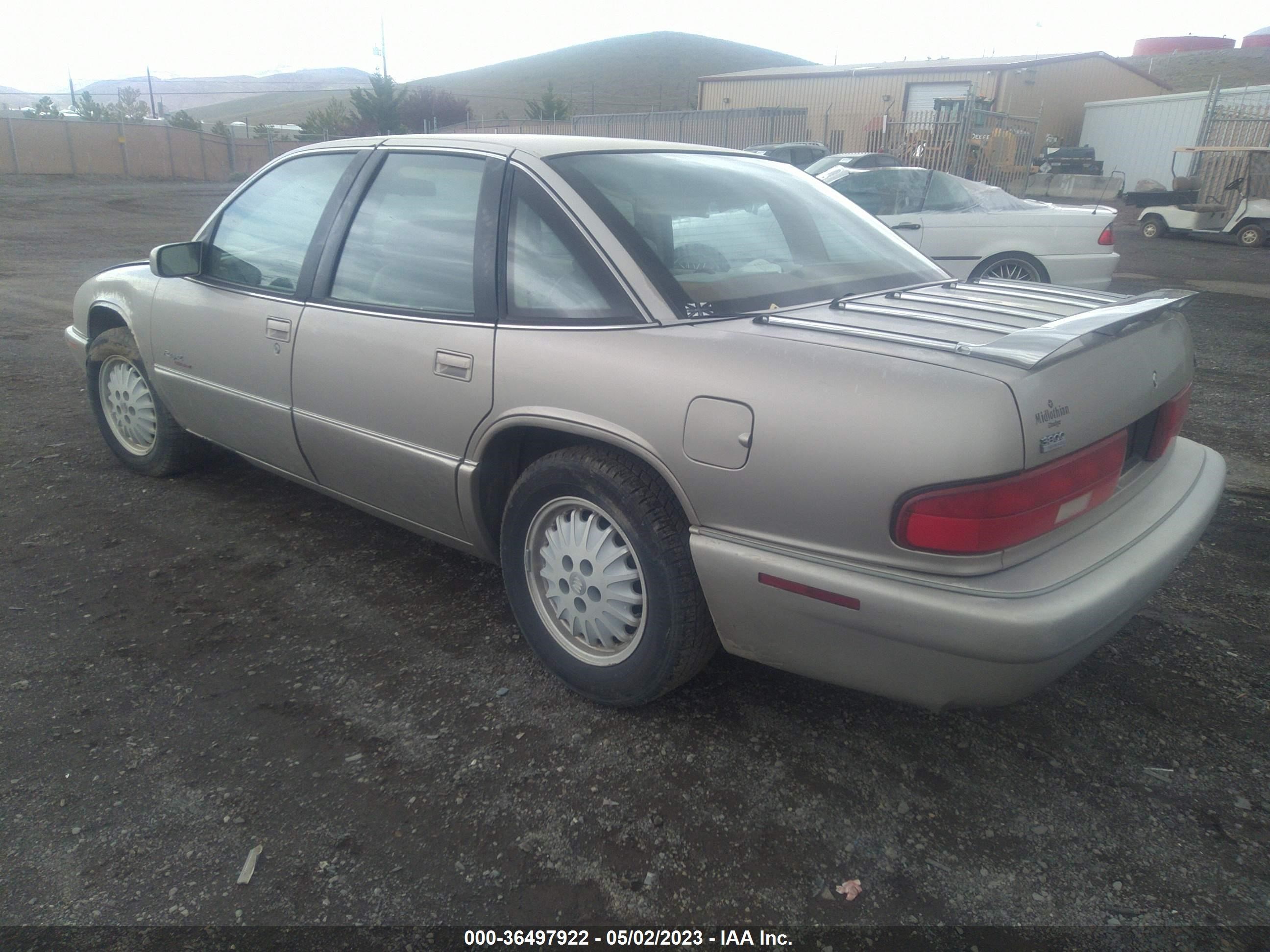 Photo 2 VIN: 2G4WF52K8T1523985 - BUICK REGAL 