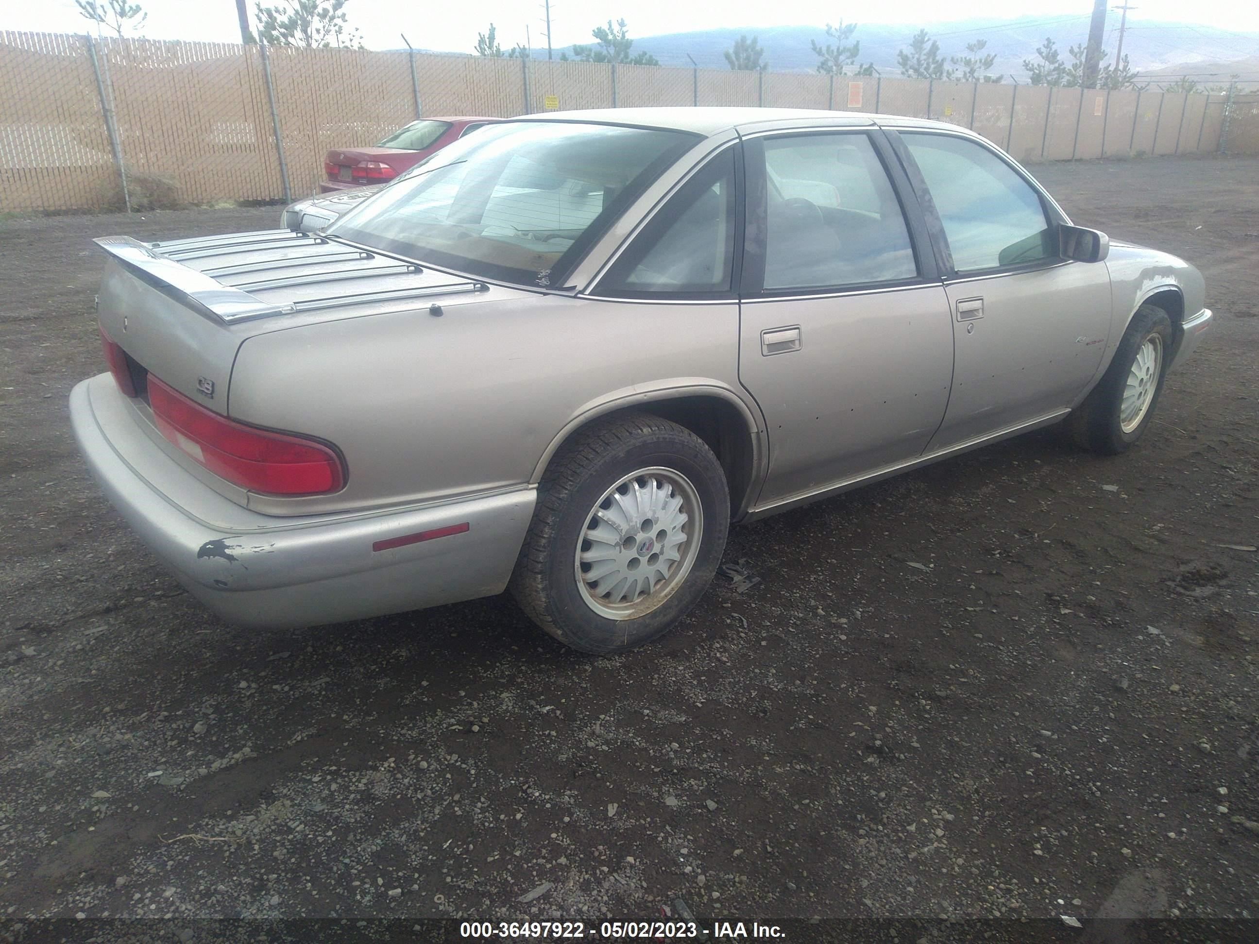 Photo 3 VIN: 2G4WF52K8T1523985 - BUICK REGAL 