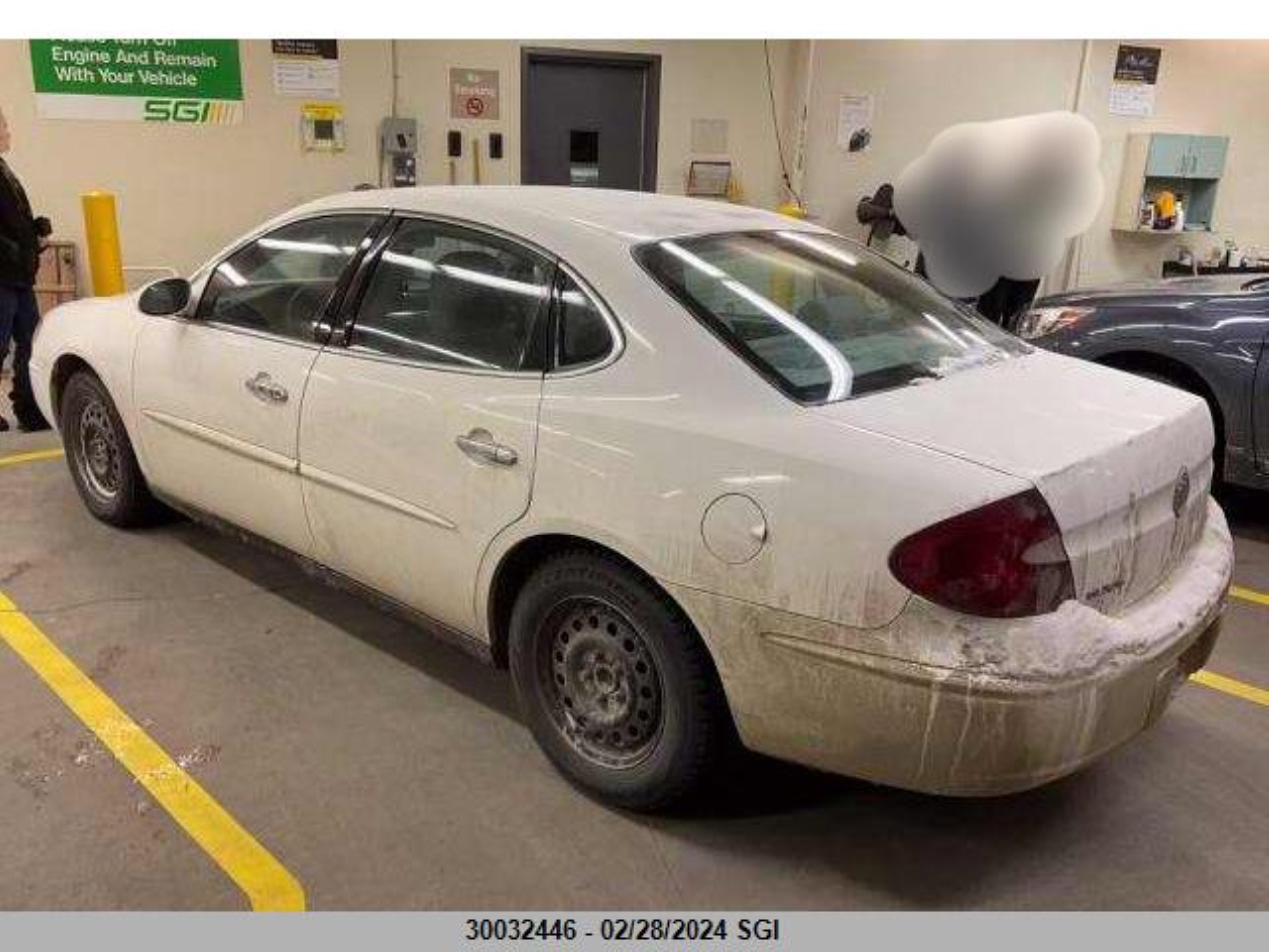 Photo 2 VIN: 2G4WF532X51239680 - BUICK ALLURE 