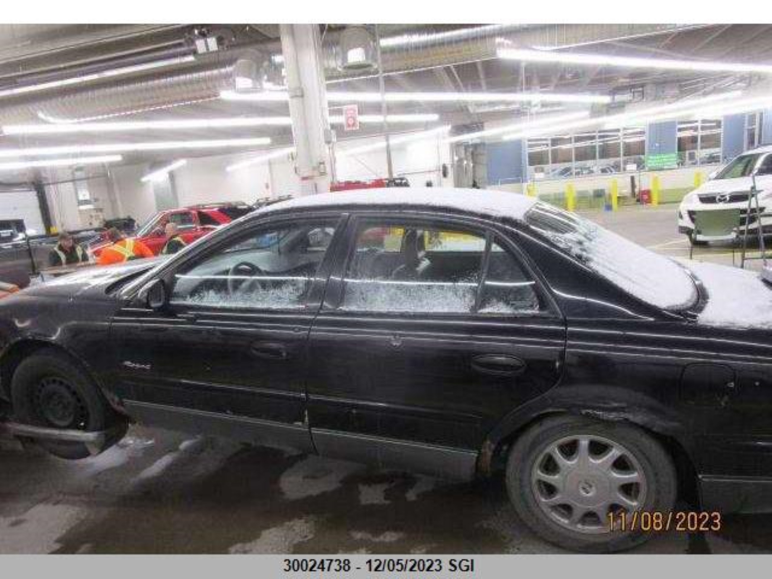 Photo 2 VIN: 2G4WF5518Y1101144 - BUICK REGAL 