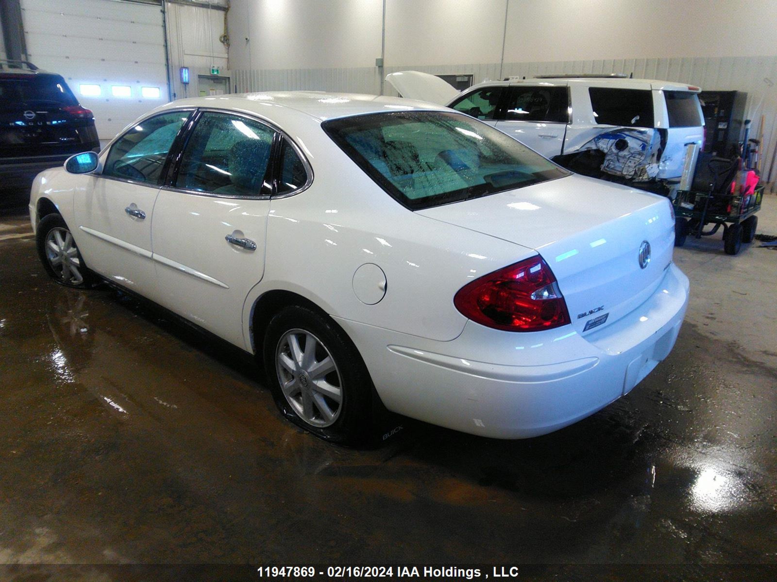 Photo 2 VIN: 2G4WF562351252136 - BUICK ALLURE 