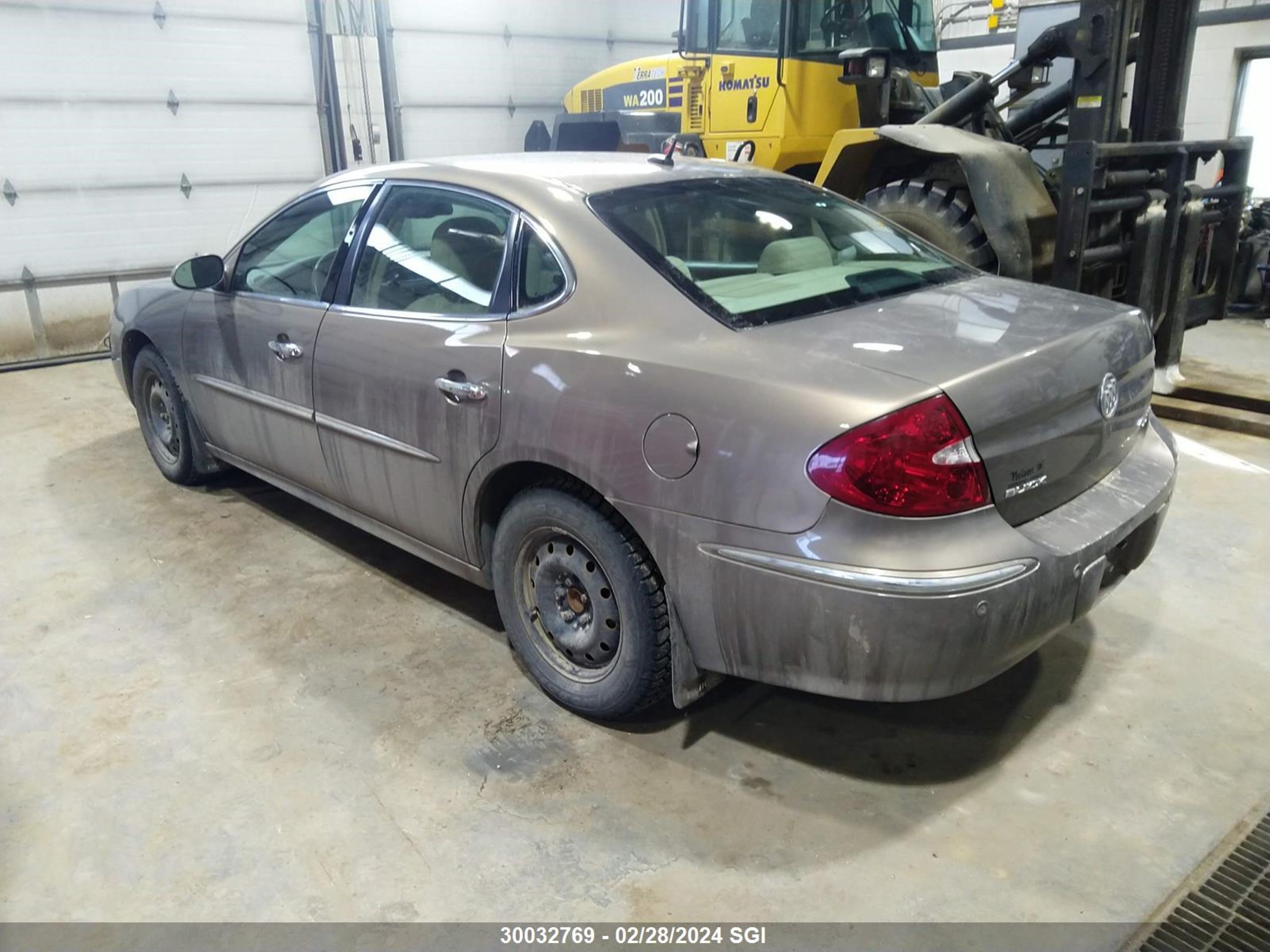 Photo 2 VIN: 2G4WJ582261140702 - BUICK ALLURE 