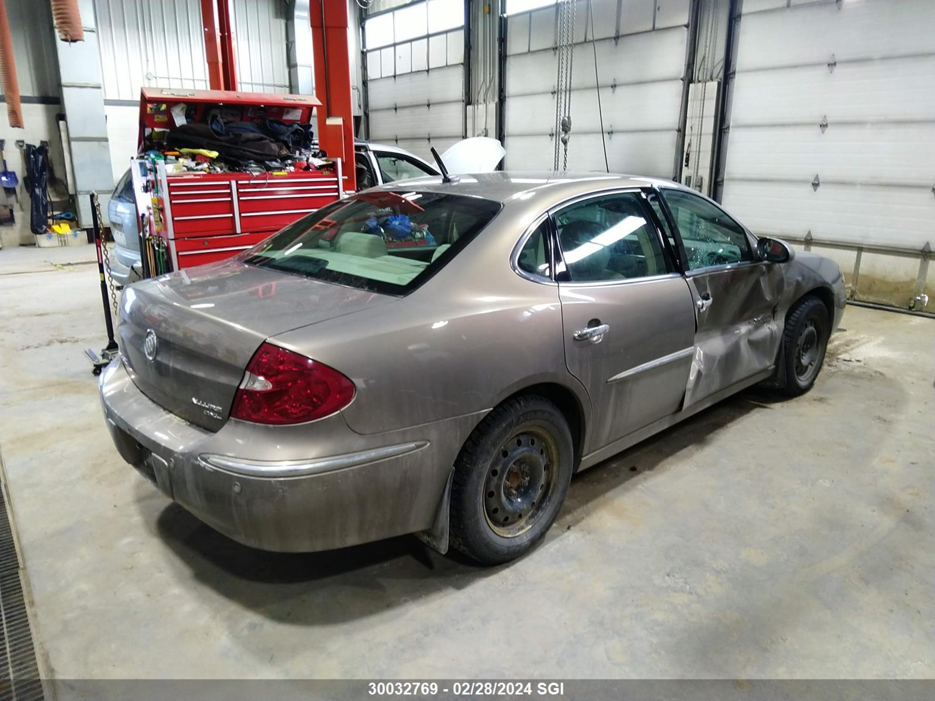 Photo 3 VIN: 2G4WJ582261140702 - BUICK ALLURE 