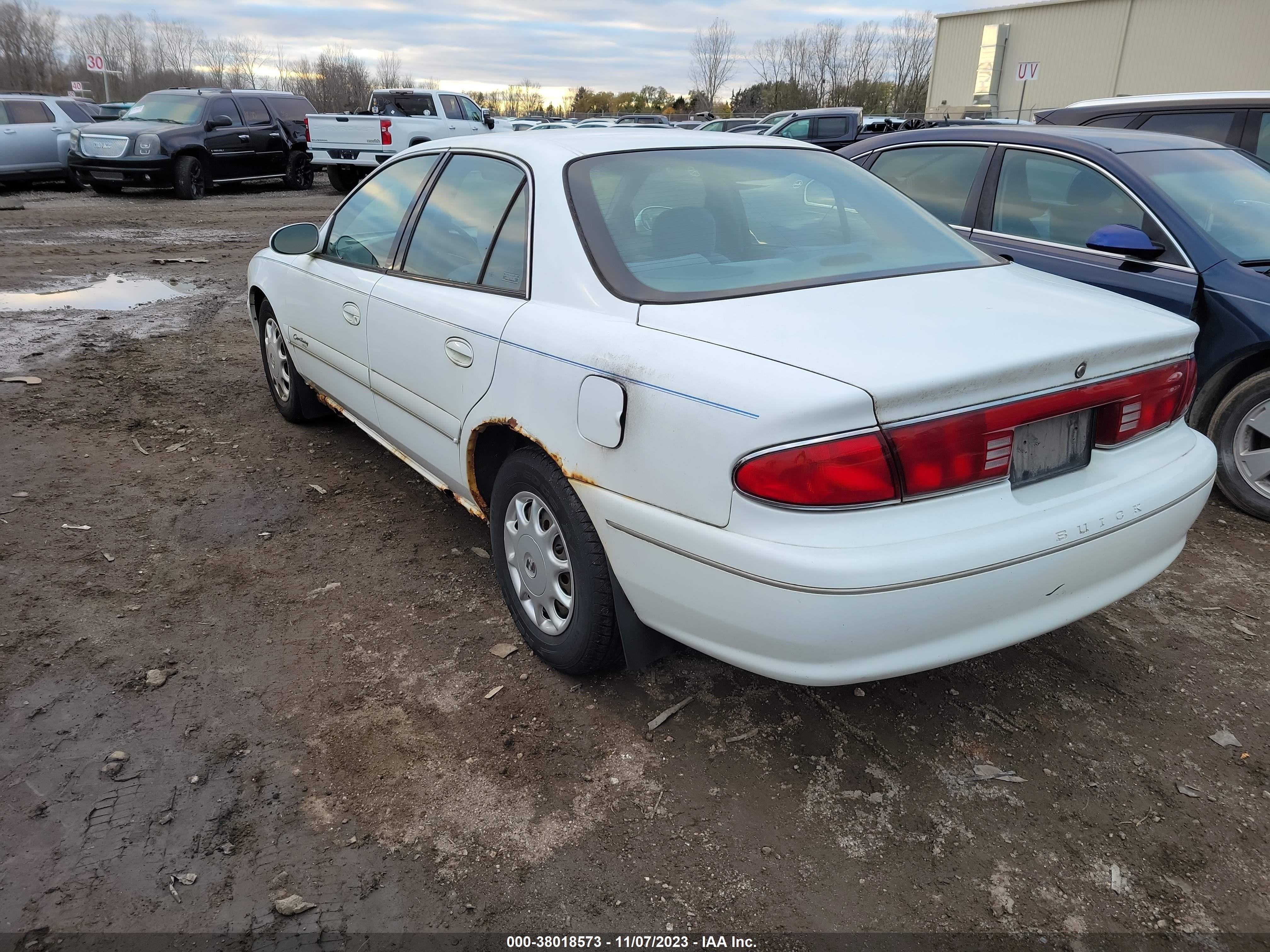 Photo 2 VIN: 2G4WS52J8Y1108689 - BUICK CENTURY 