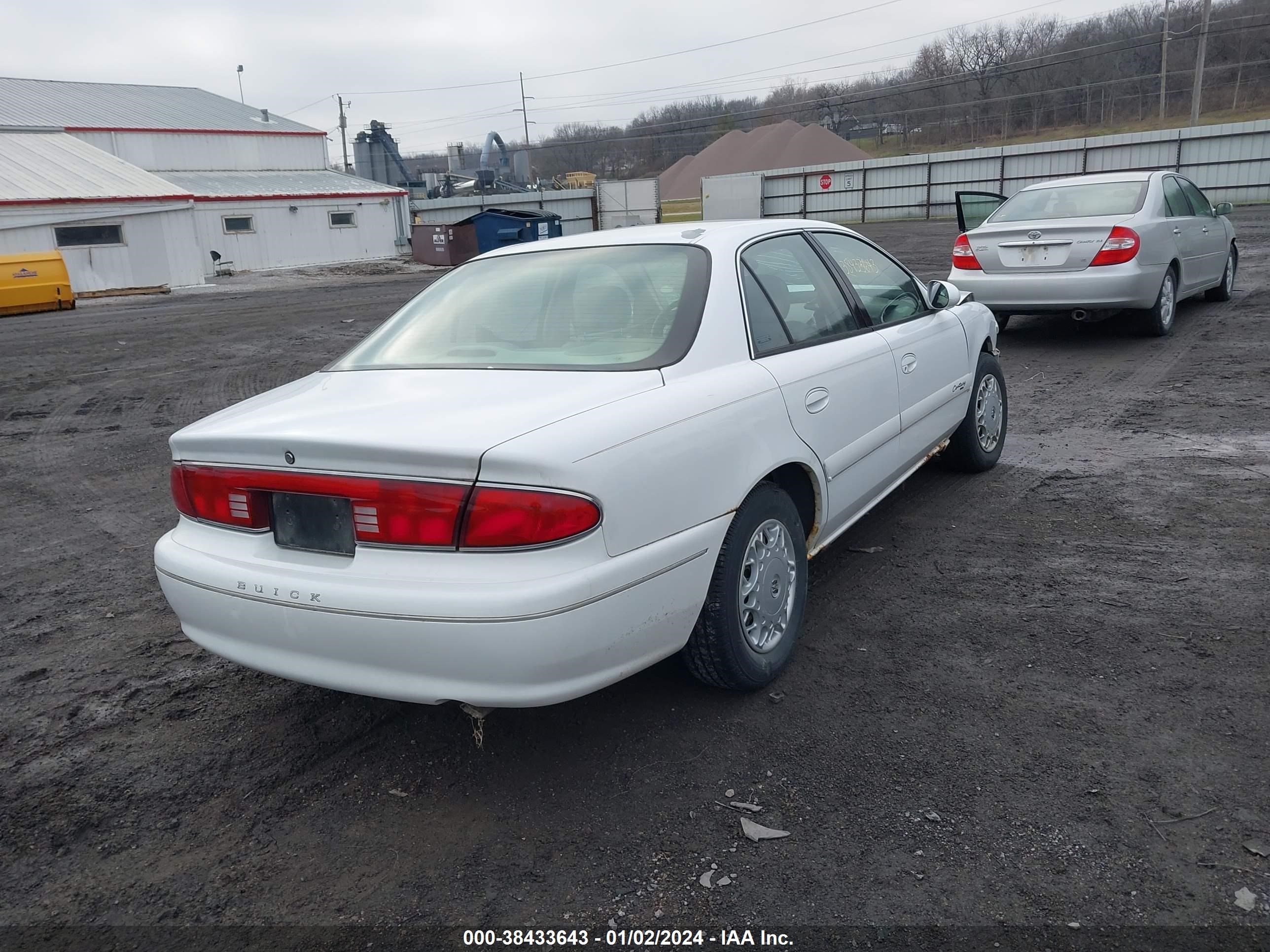 Photo 3 VIN: 2G4WY52M2W1603167 - BUICK CENTURY 