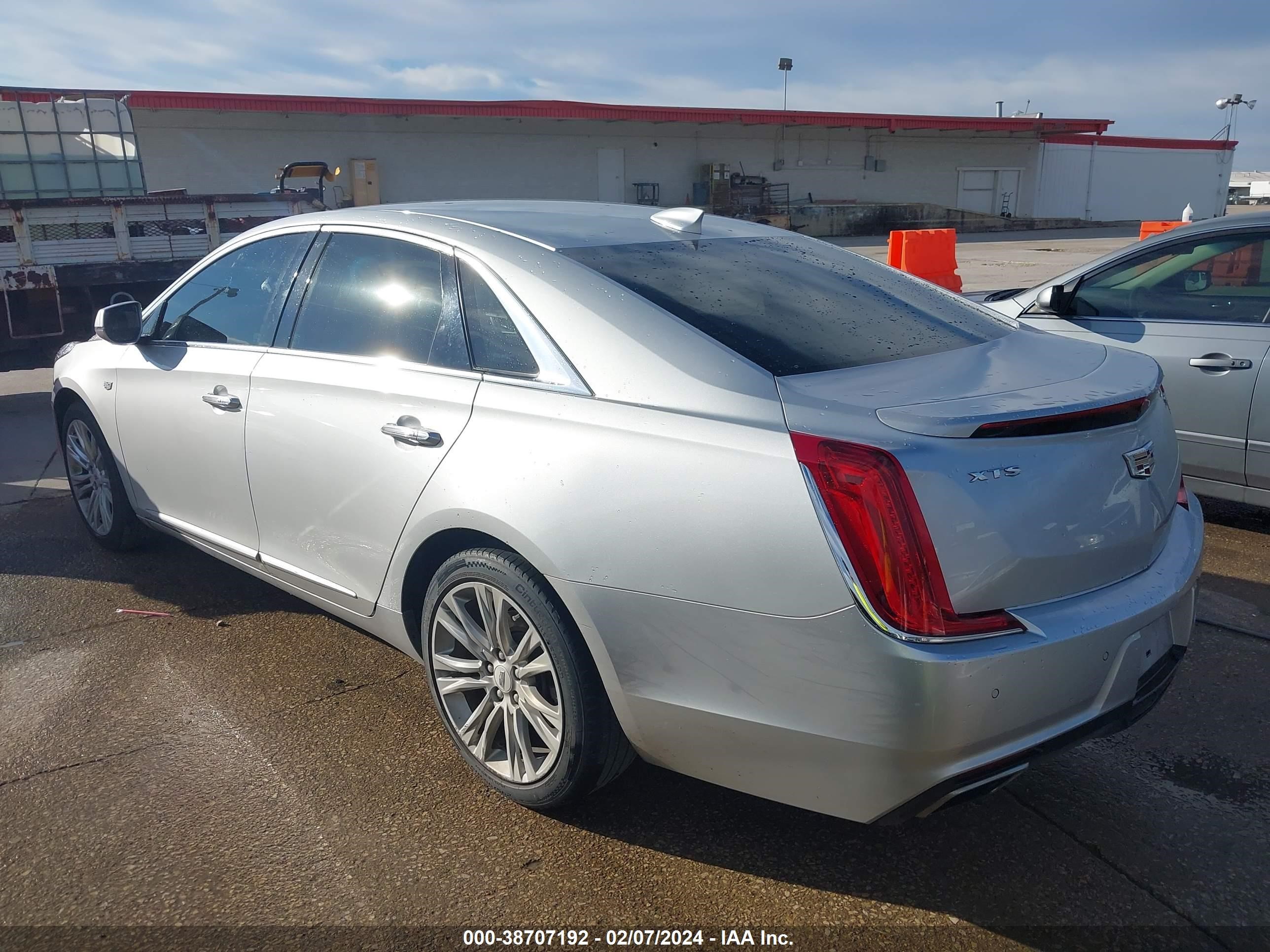 Photo 2 VIN: 2G61M5S35K9153868 - CADILLAC XTS 