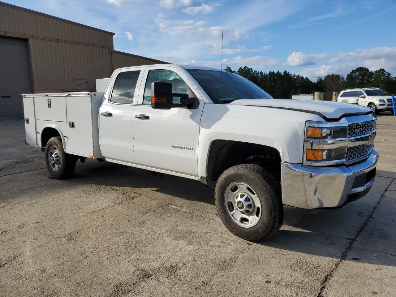 Photo 3 VIN: 2GB2CREG2K1220942 - CHEVROLET SILVERADO 