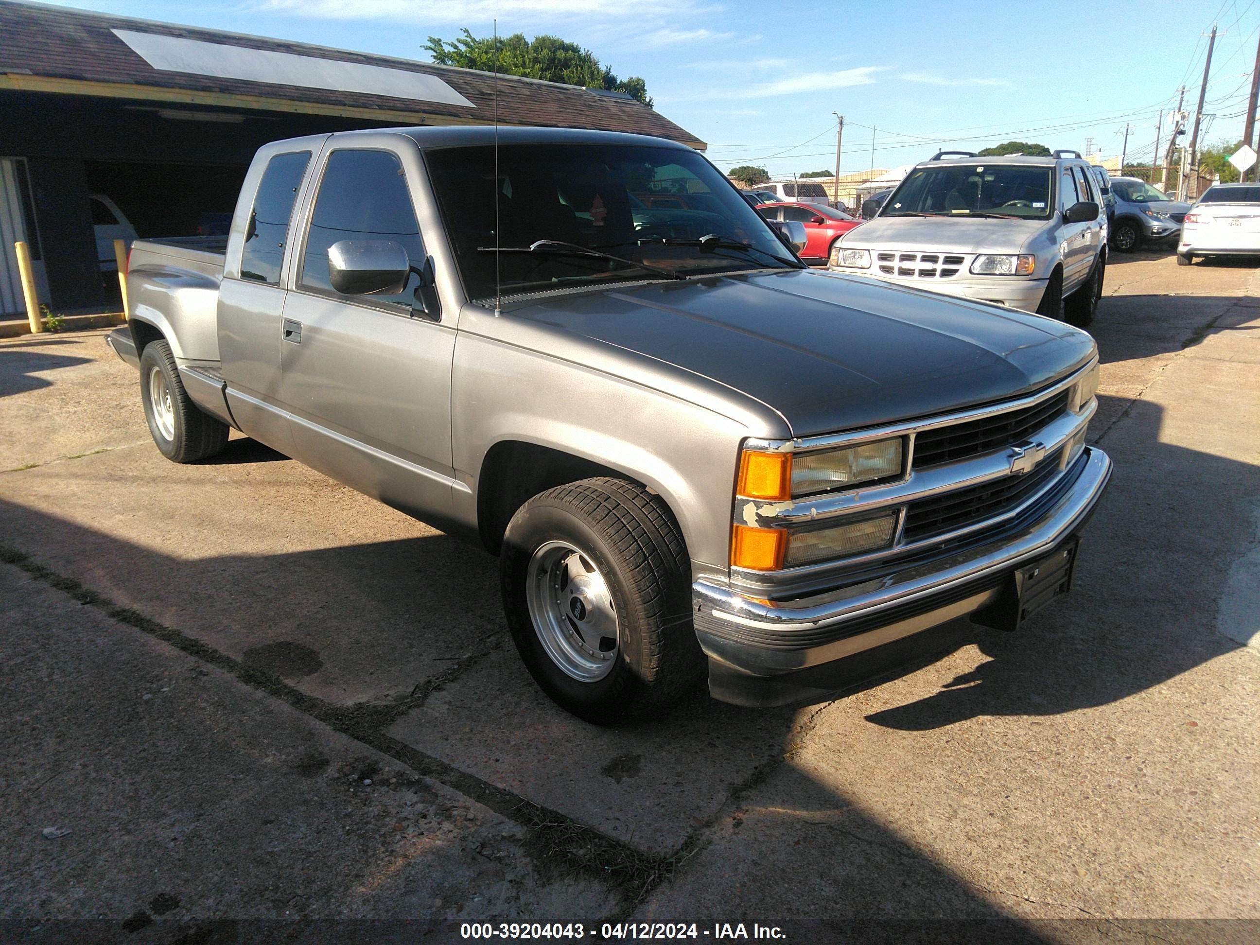 Photo 1 VIN: 2GBEC19K2R1307795 - CHEVROLET GMT-400 