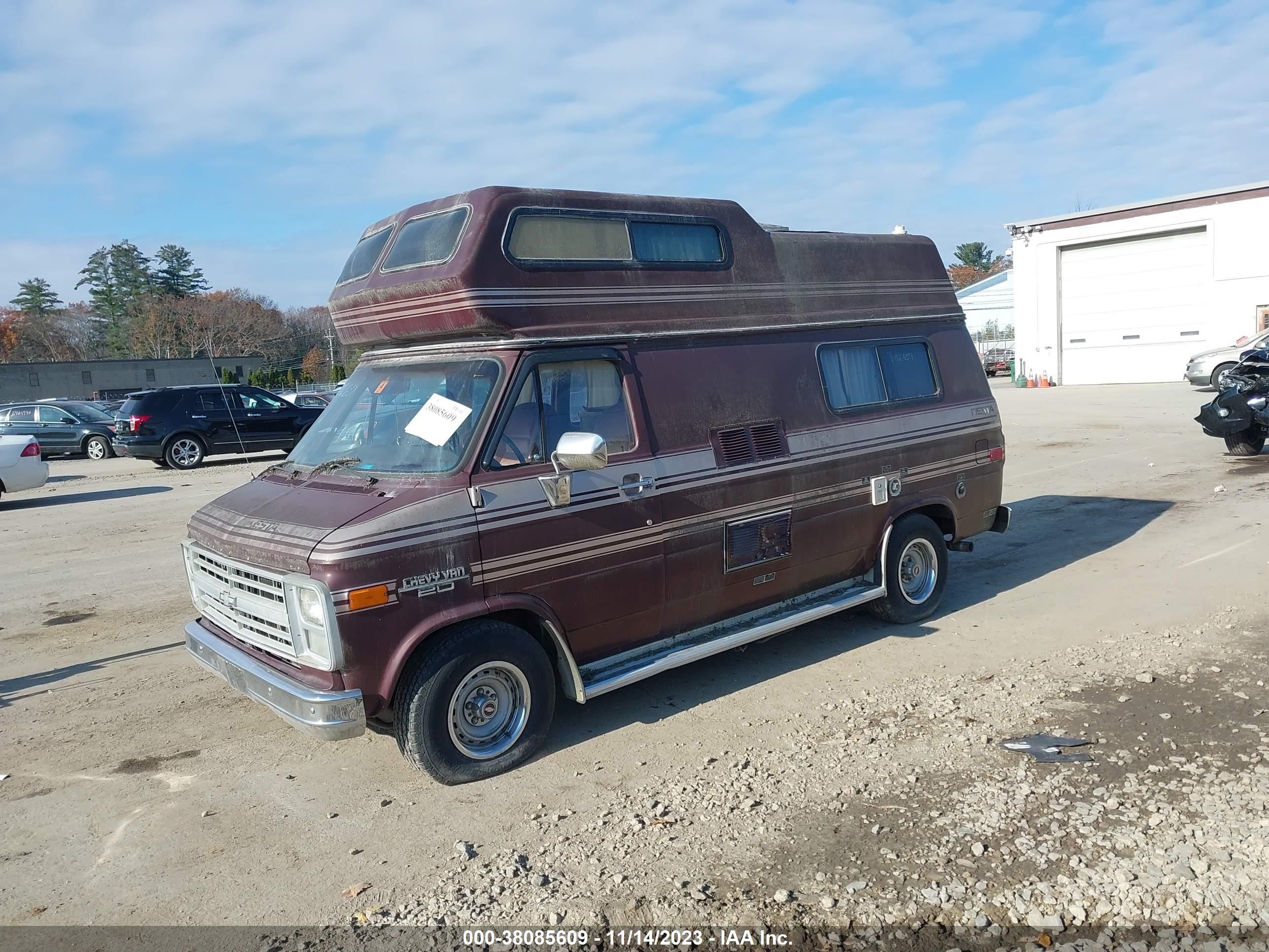 Photo 1 VIN: 2GBEG25H0J4151277 - CHEVROLET VAN 