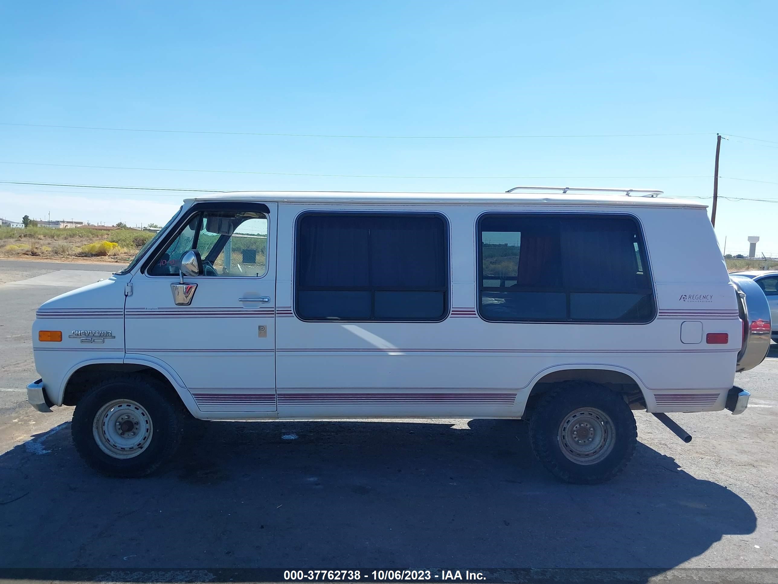 Photo 14 VIN: 2GBEG25KXP4102866 - CHEVROLET VAN 