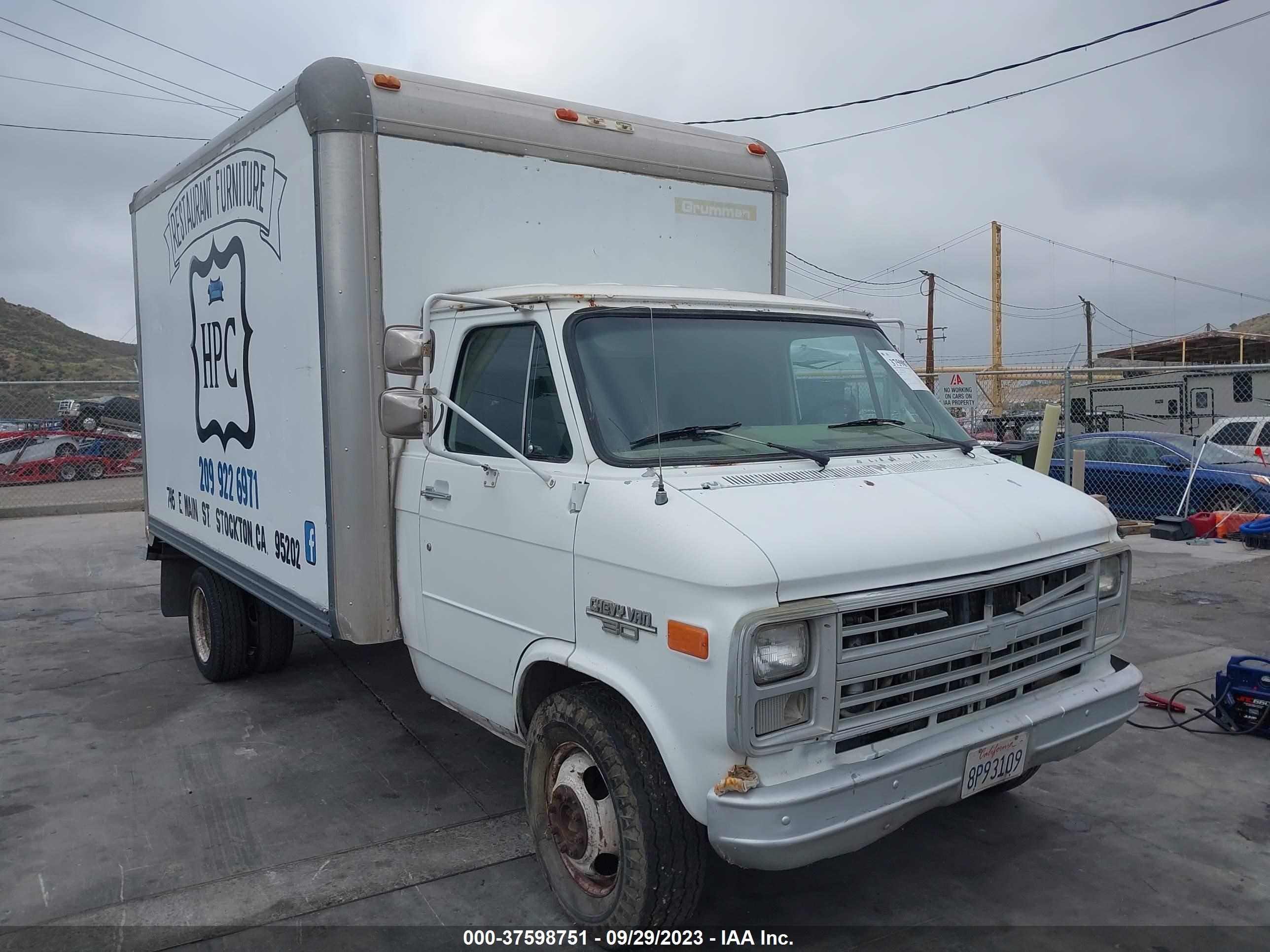 Photo 1 VIN: 2GBHG31K8J4128897 - CHEVROLET VAN 