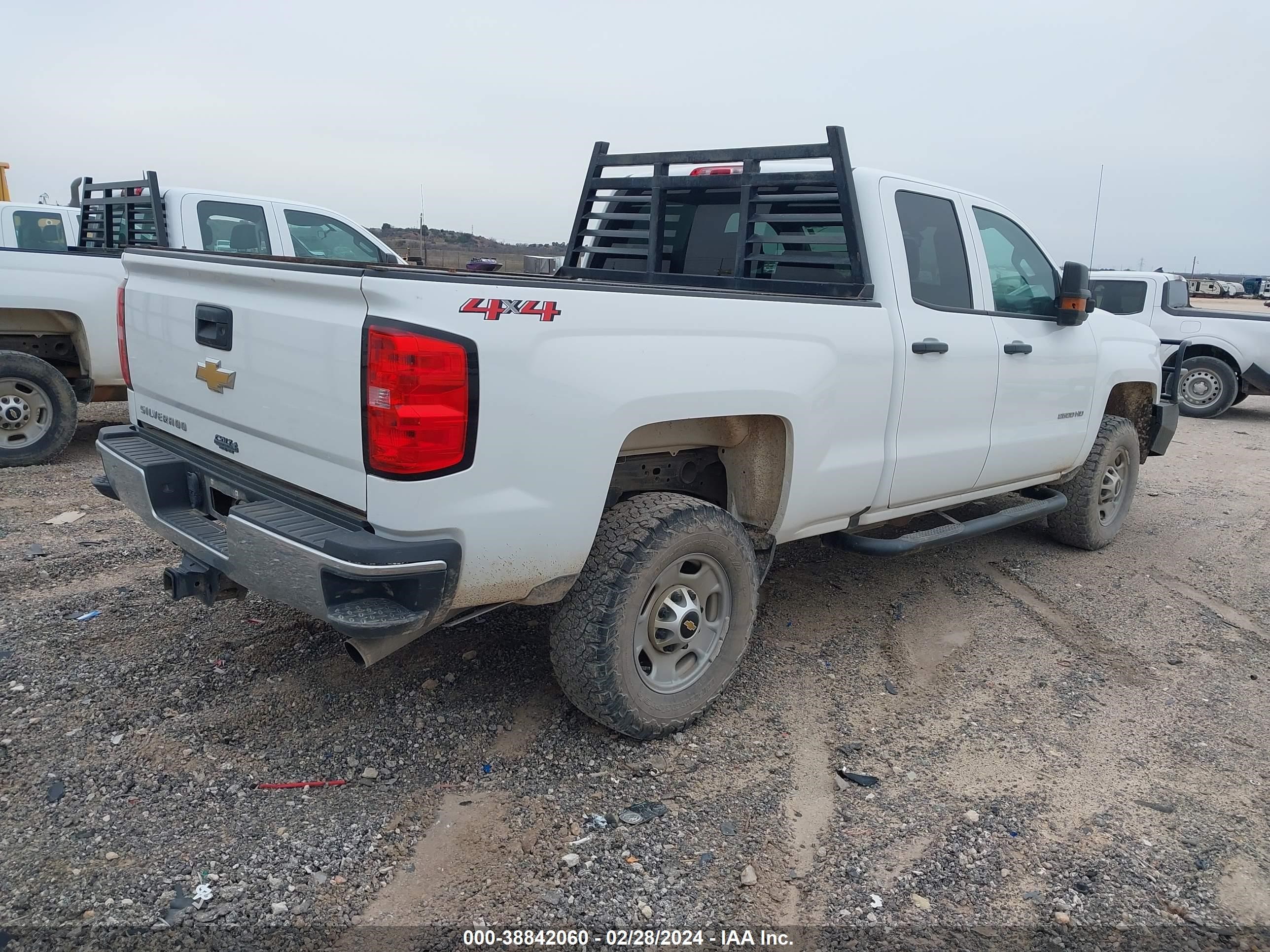 Photo 3 VIN: 2GC2KREG1K1192369 - CHEVROLET SILVERADO 