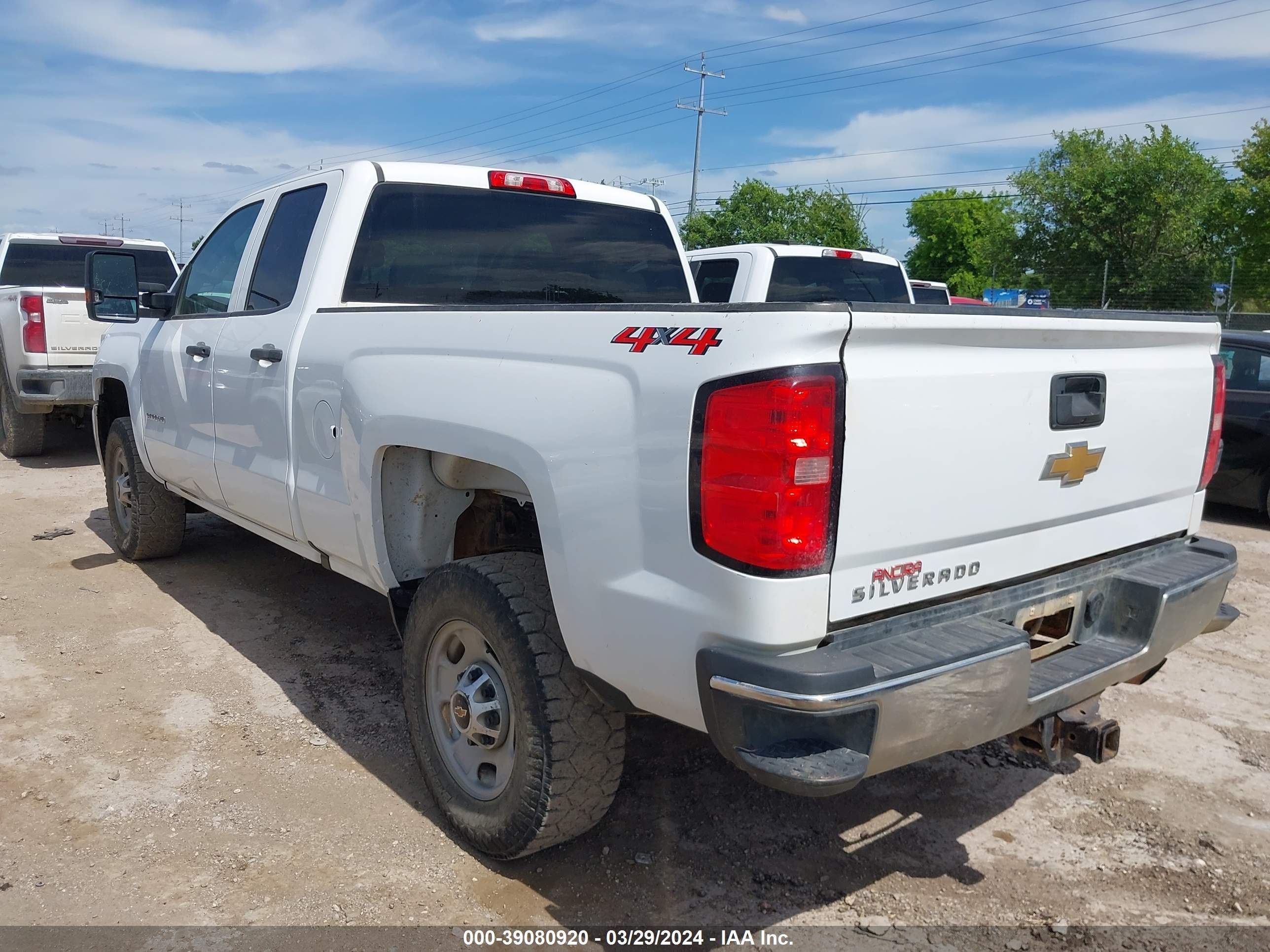 Photo 2 VIN: 2GC2KREG1K1207209 - CHEVROLET SILVERADO 