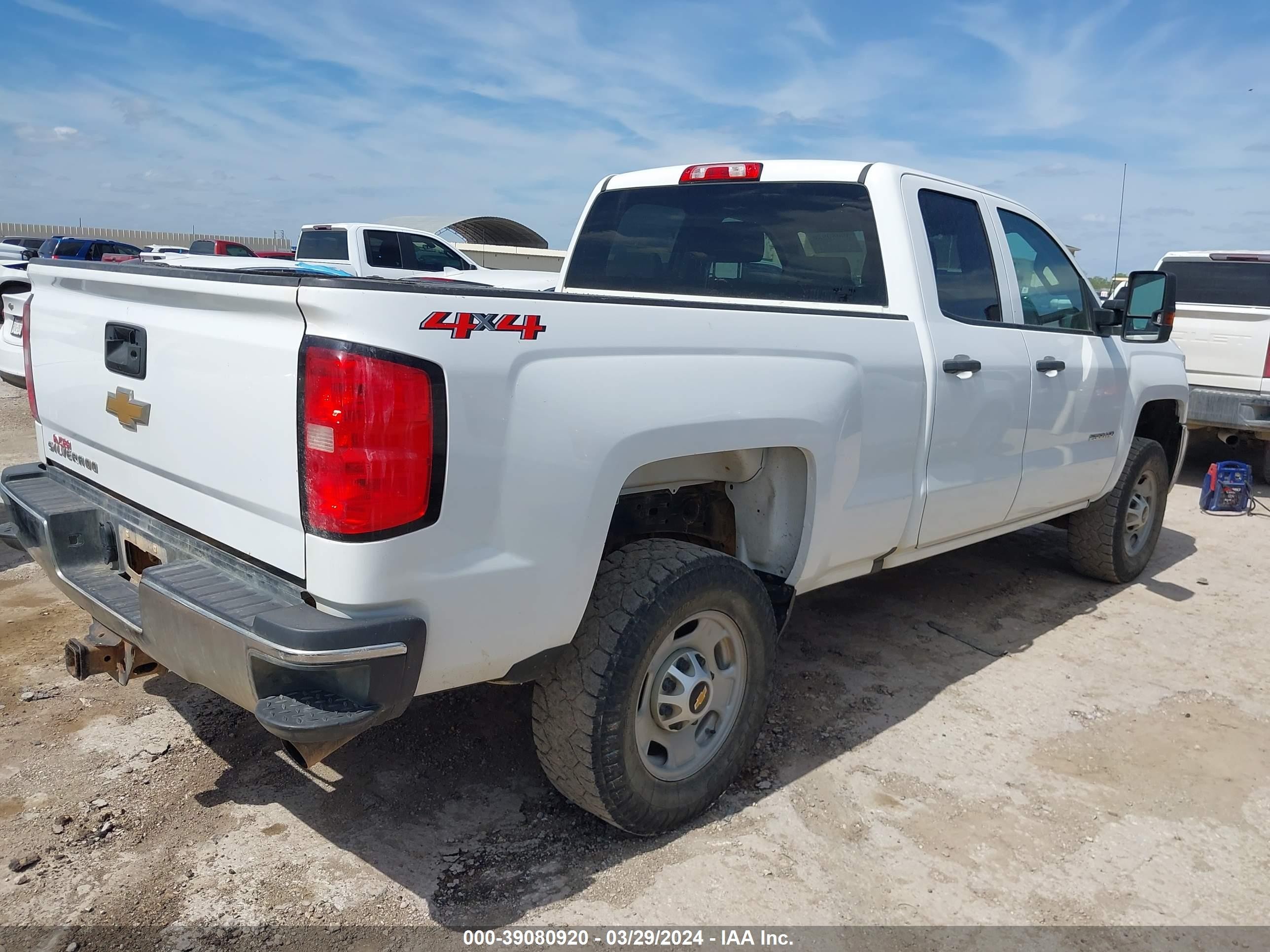 Photo 3 VIN: 2GC2KREG1K1207209 - CHEVROLET SILVERADO 