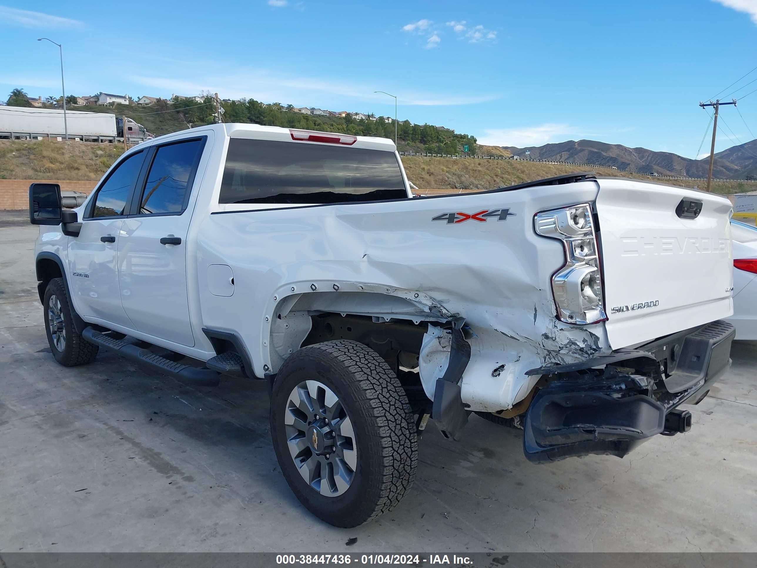 Photo 2 VIN: 2GC4YME70P1728648 - CHEVROLET SILVERADO 