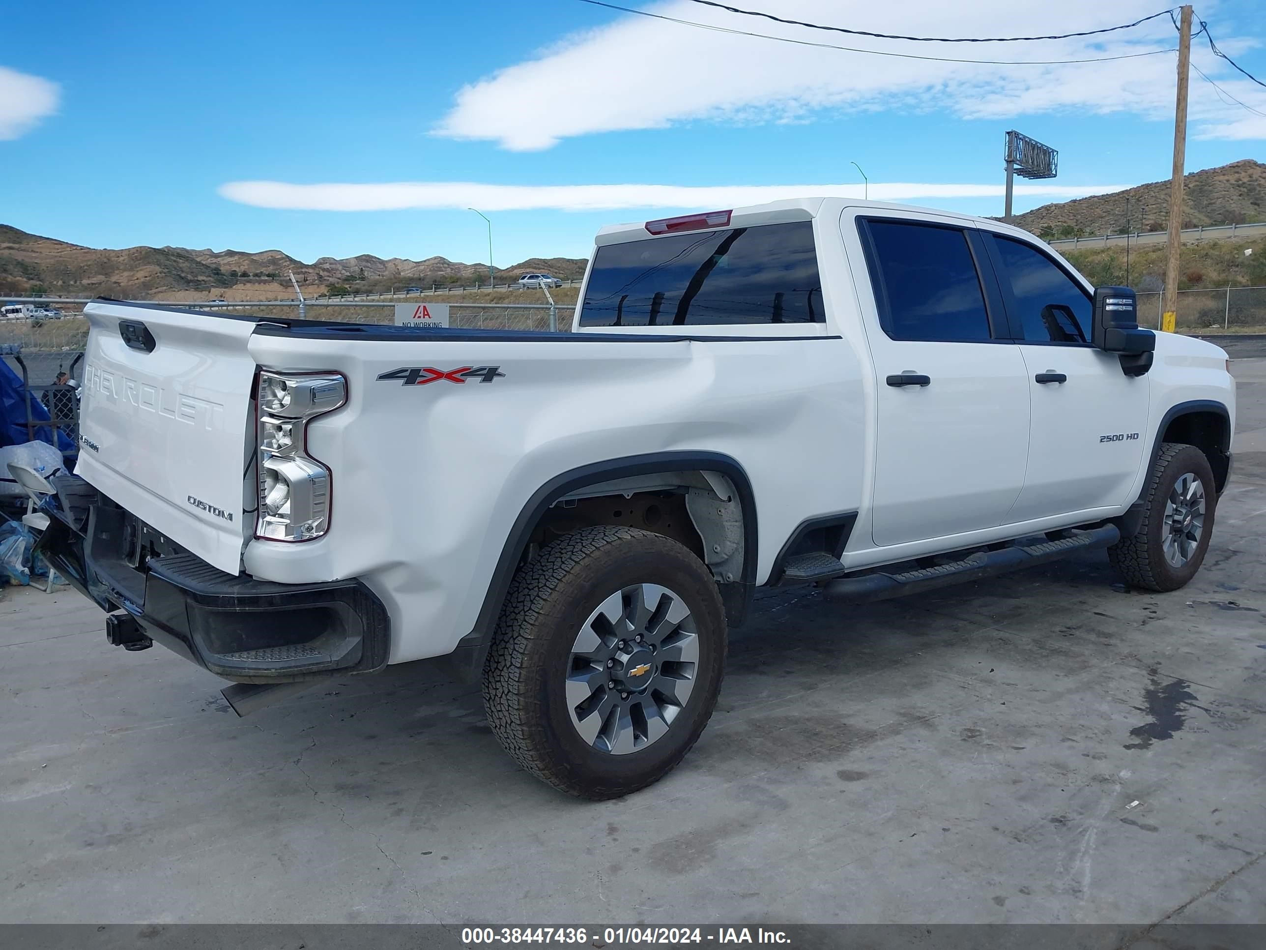 Photo 3 VIN: 2GC4YME70P1728648 - CHEVROLET SILVERADO 