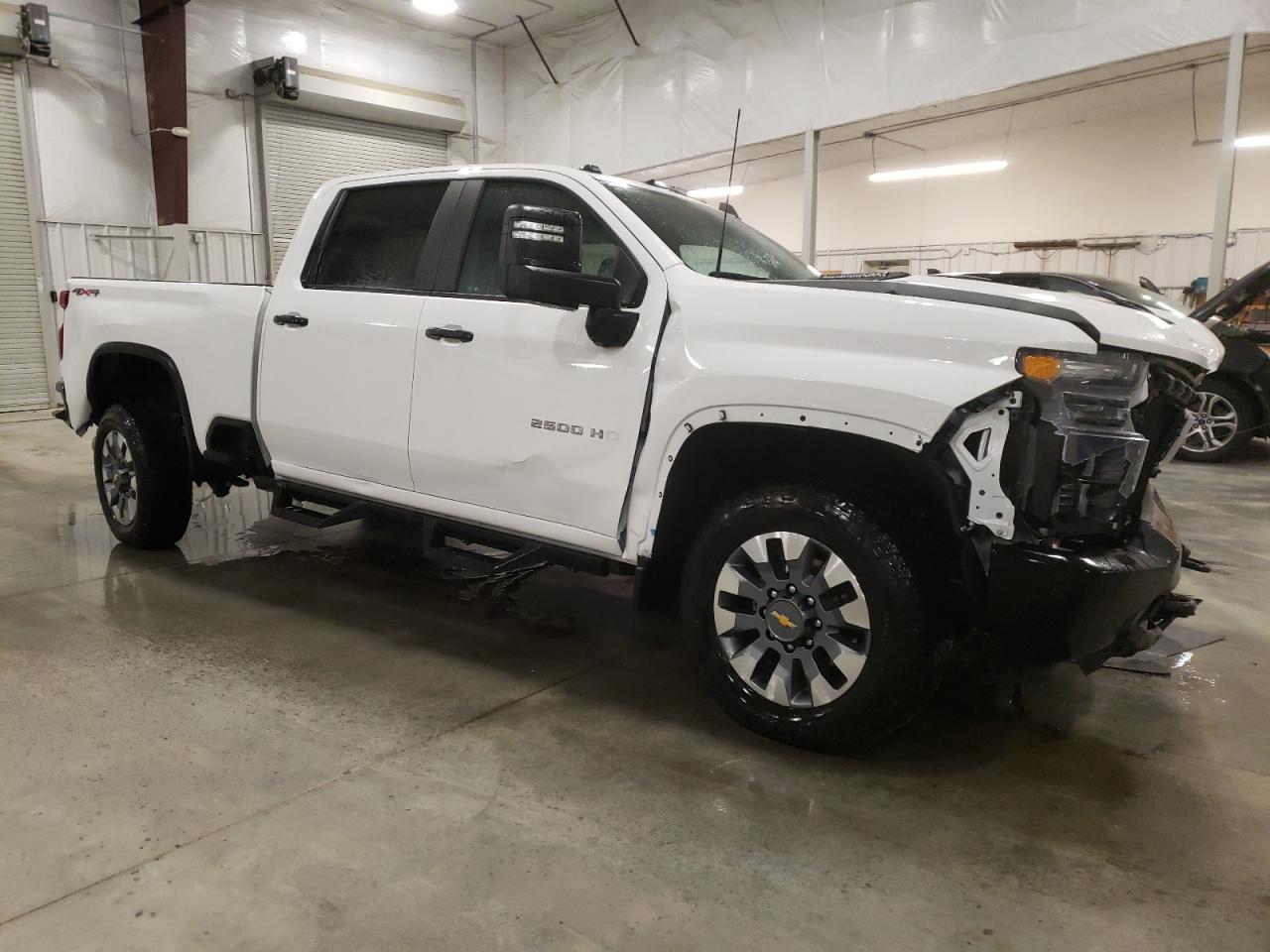 Photo 3 VIN: 2GC4YMEY0P1724494 - CHEVROLET SILVERADO 