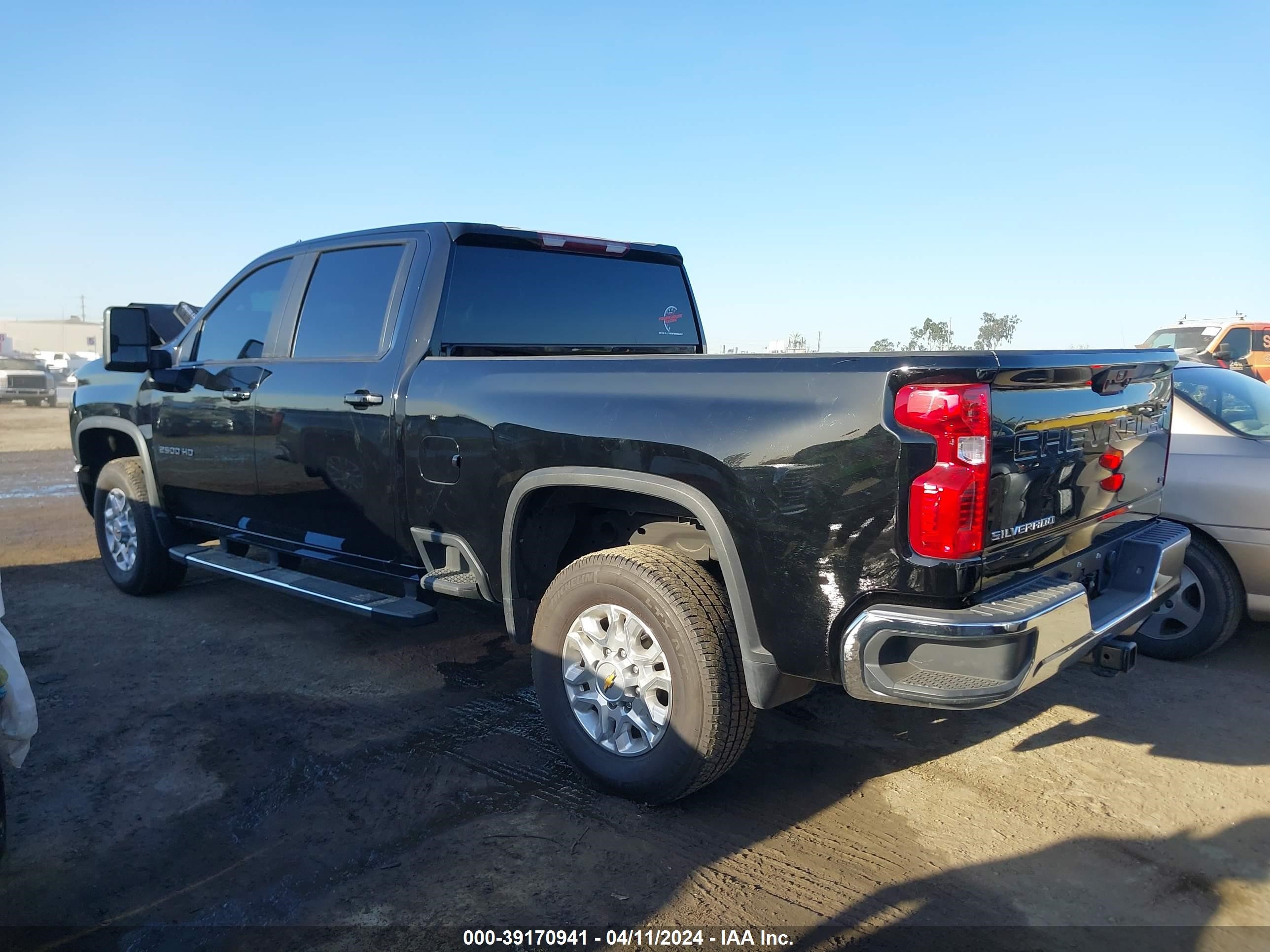 Photo 2 VIN: 2GC4YNE76R1115538 - CHEVROLET SILVERADO HD 