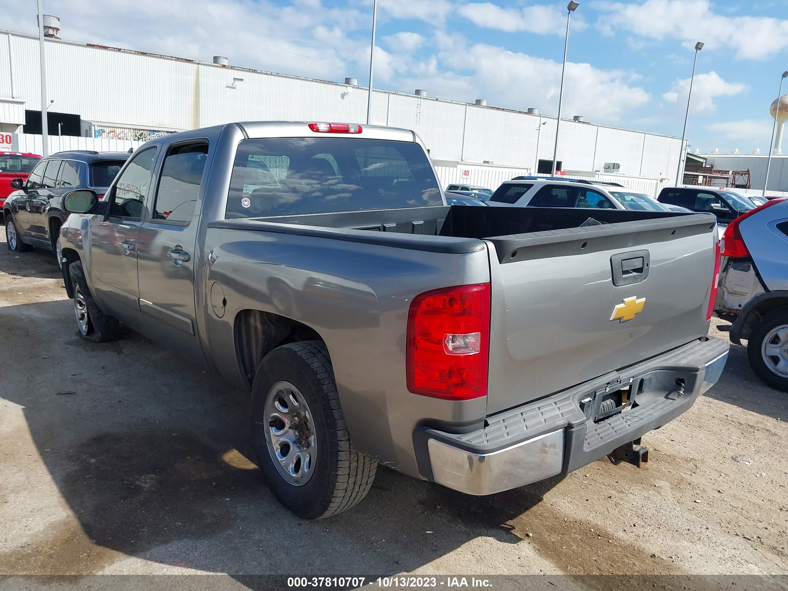 Photo 2 VIN: 2GCEC130181176876 - CHEVROLET SILVERADO 