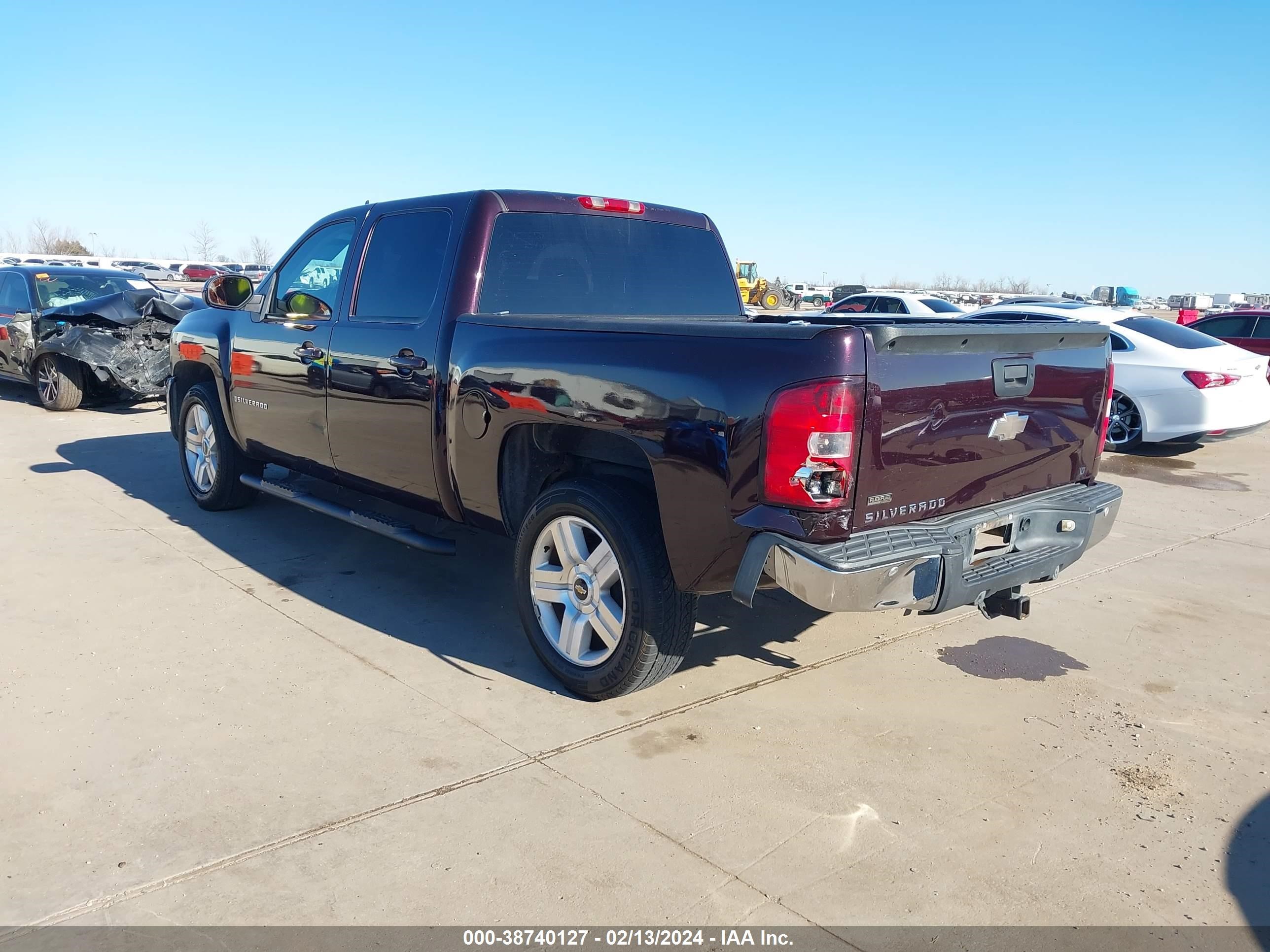 Photo 2 VIN: 2GCEC130181238695 - CHEVROLET SILVERADO 