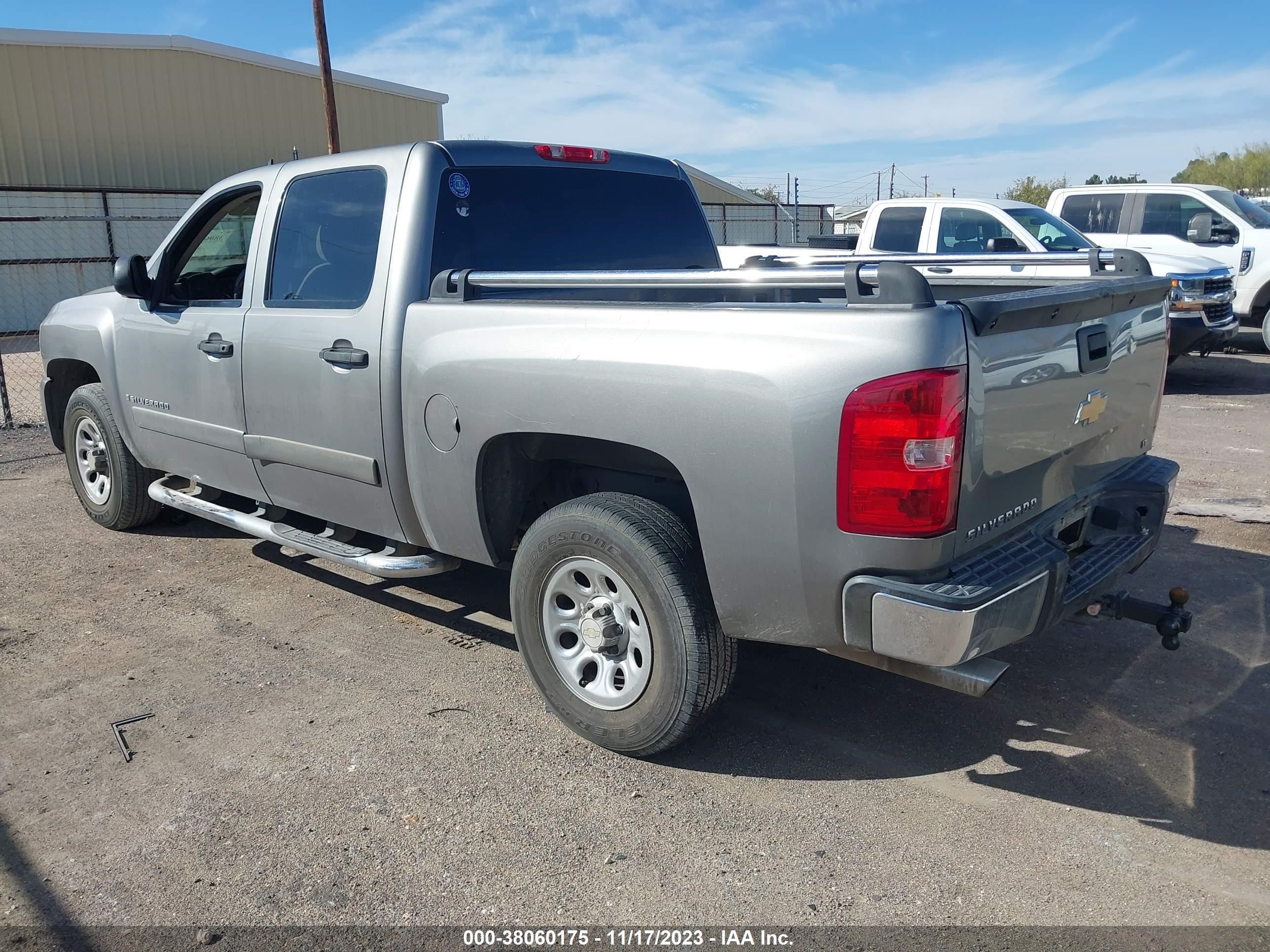 Photo 2 VIN: 2GCEC13C371603662 - CHEVROLET SILVERADO 