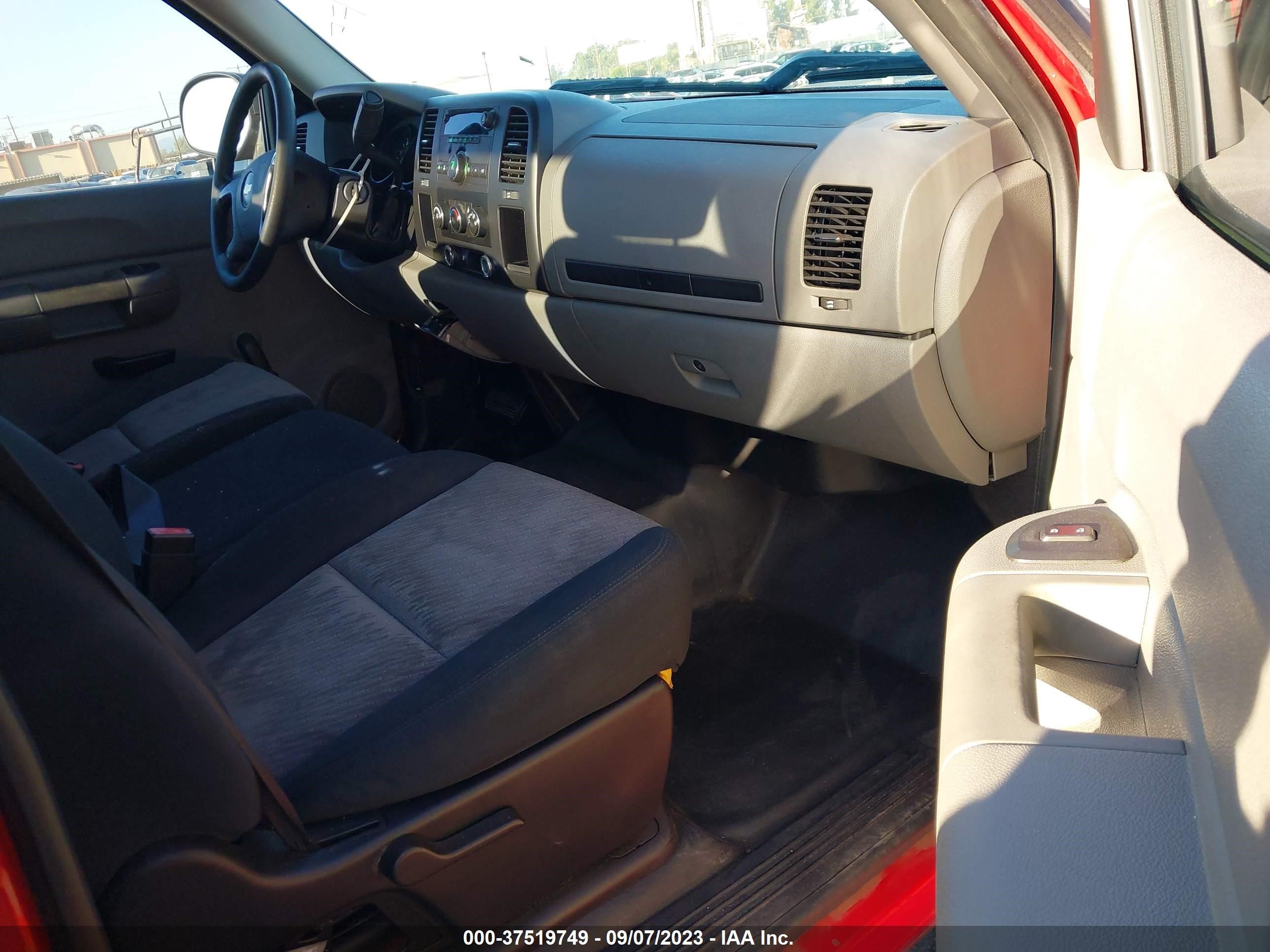 Photo 4 VIN: 2GCEC13C571610693 - CHEVROLET SILVERADO 