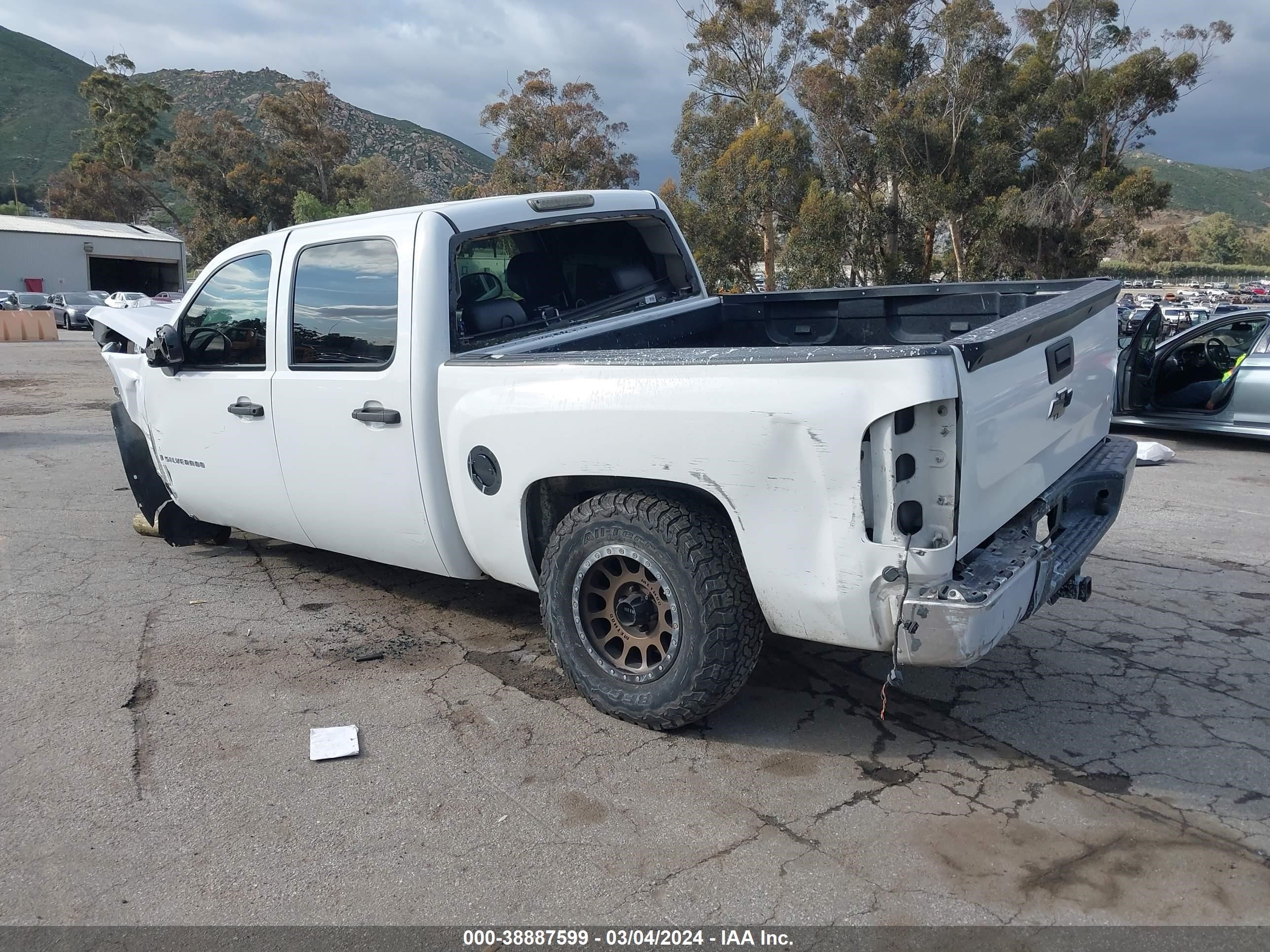 Photo 2 VIN: 2GCEC13J471517260 - CHEVROLET SILVERADO 