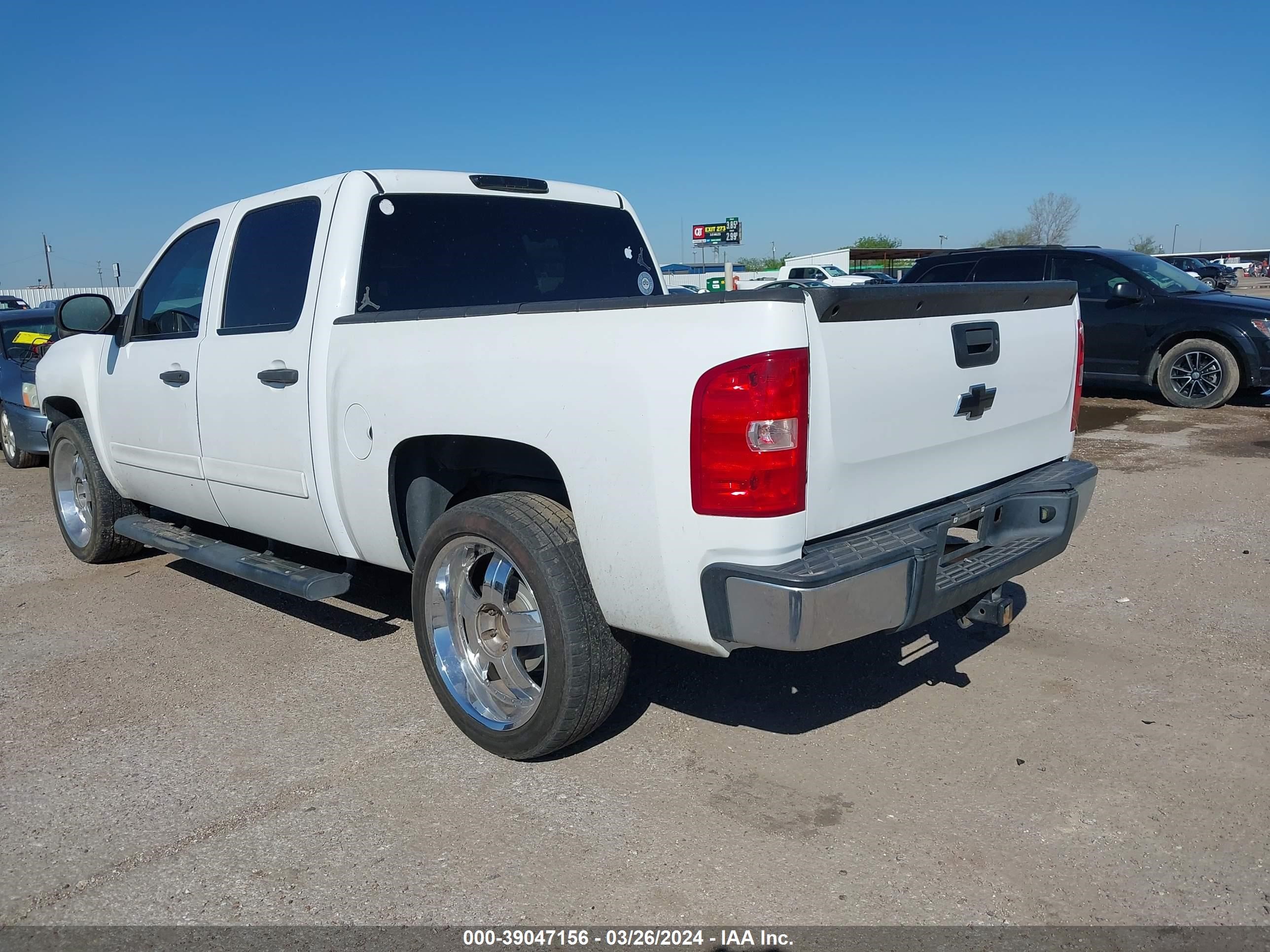 Photo 2 VIN: 2GCEC13J481246637 - CHEVROLET SILVERADO 