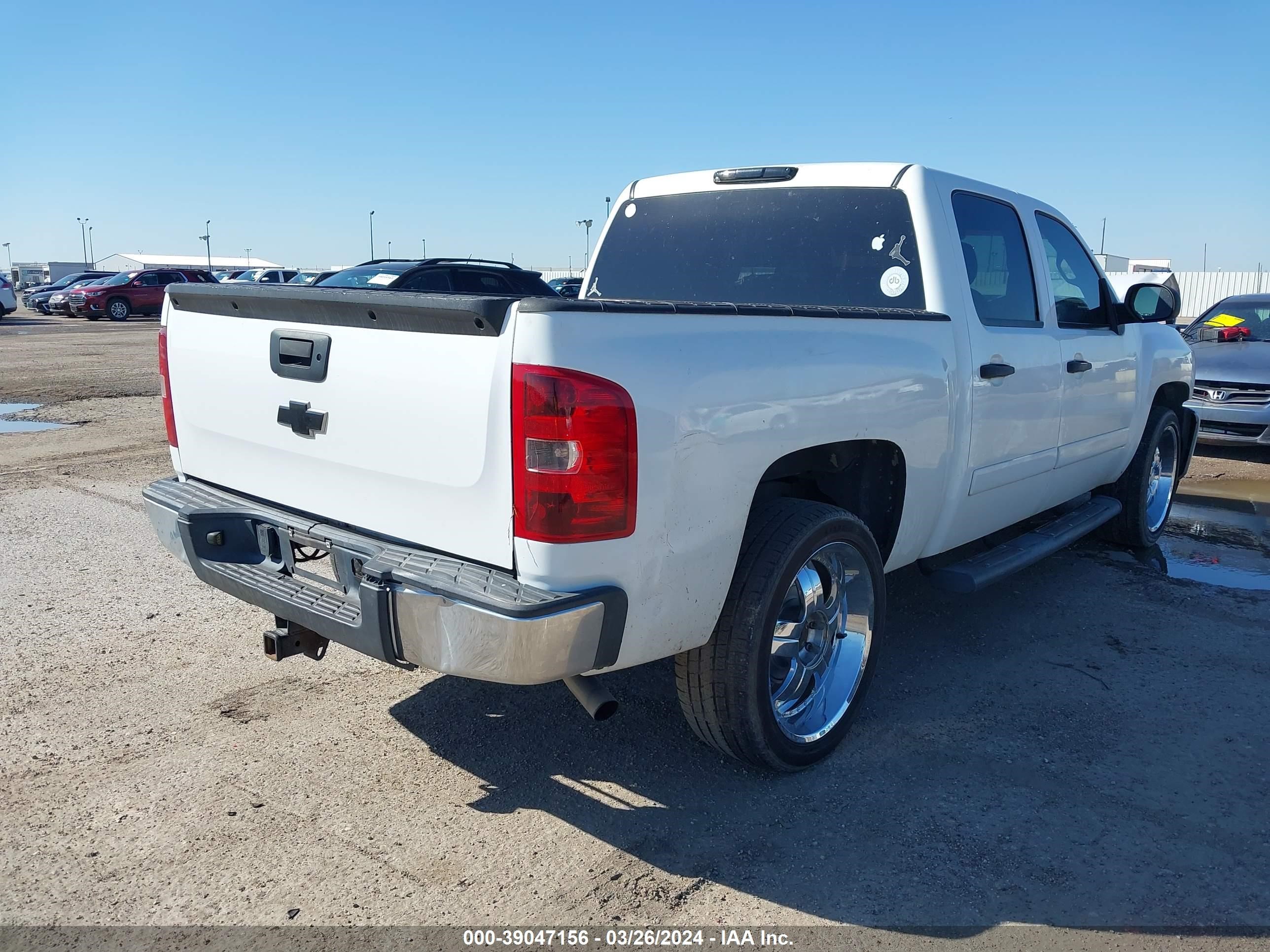 Photo 3 VIN: 2GCEC13J481246637 - CHEVROLET SILVERADO 