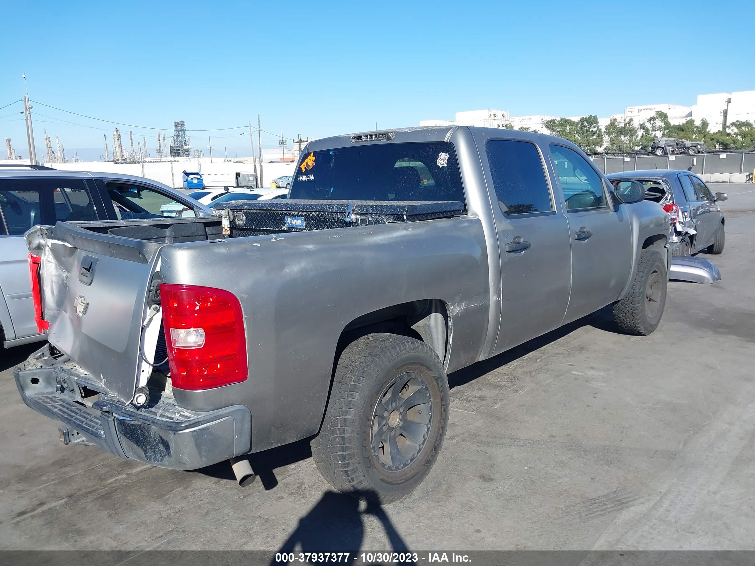 Photo 3 VIN: 2GCEC13J671549868 - CHEVROLET SILVERADO 