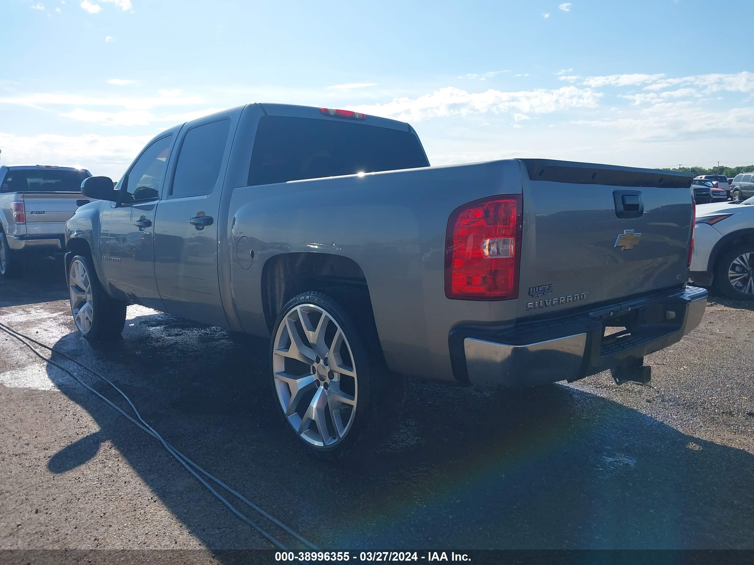 Photo 2 VIN: 2GCEC13J671551877 - CHEVROLET SILVERADO 