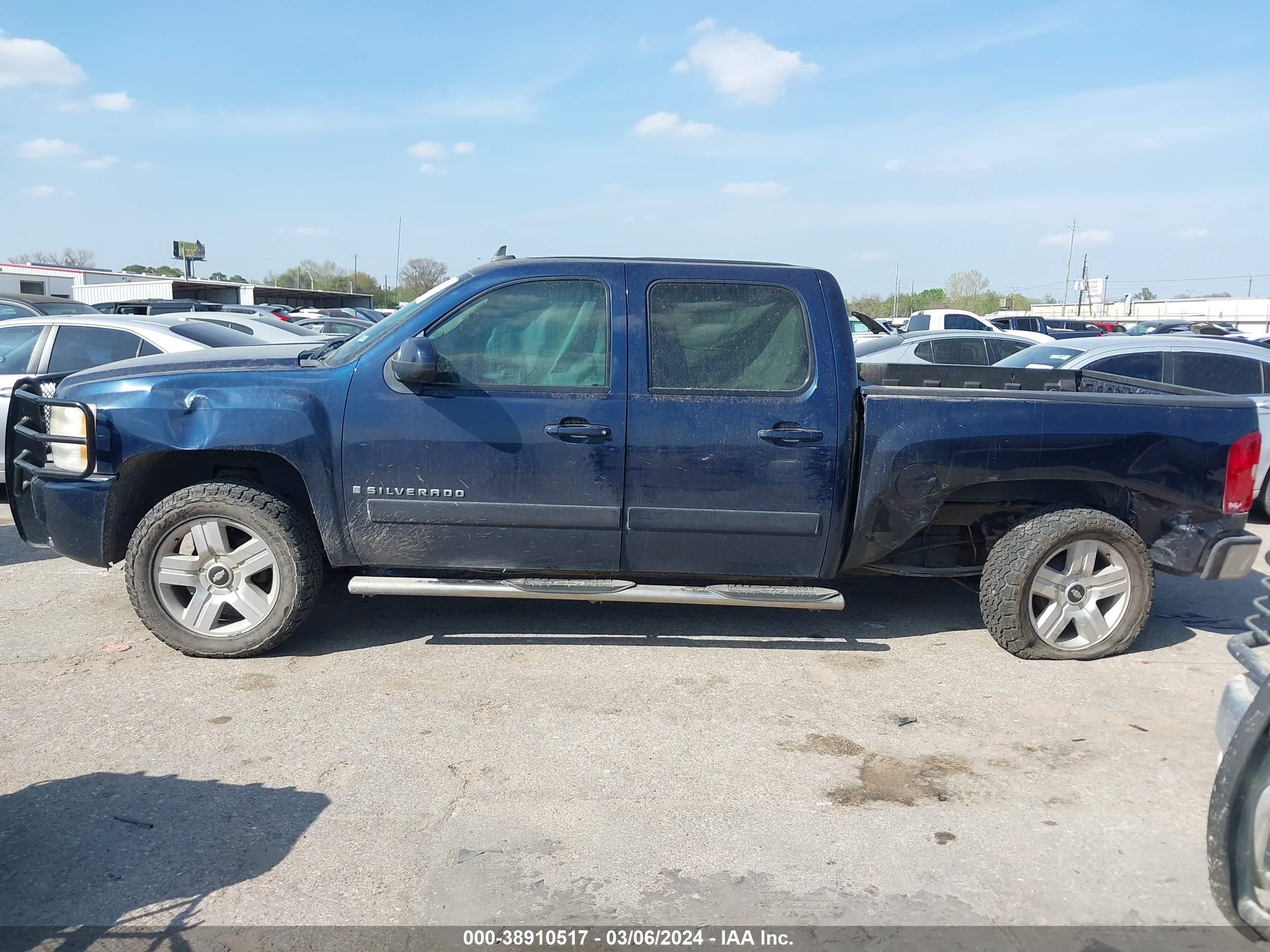 Photo 13 VIN: 2GCEC13J981109600 - CHEVROLET SILVERADO 