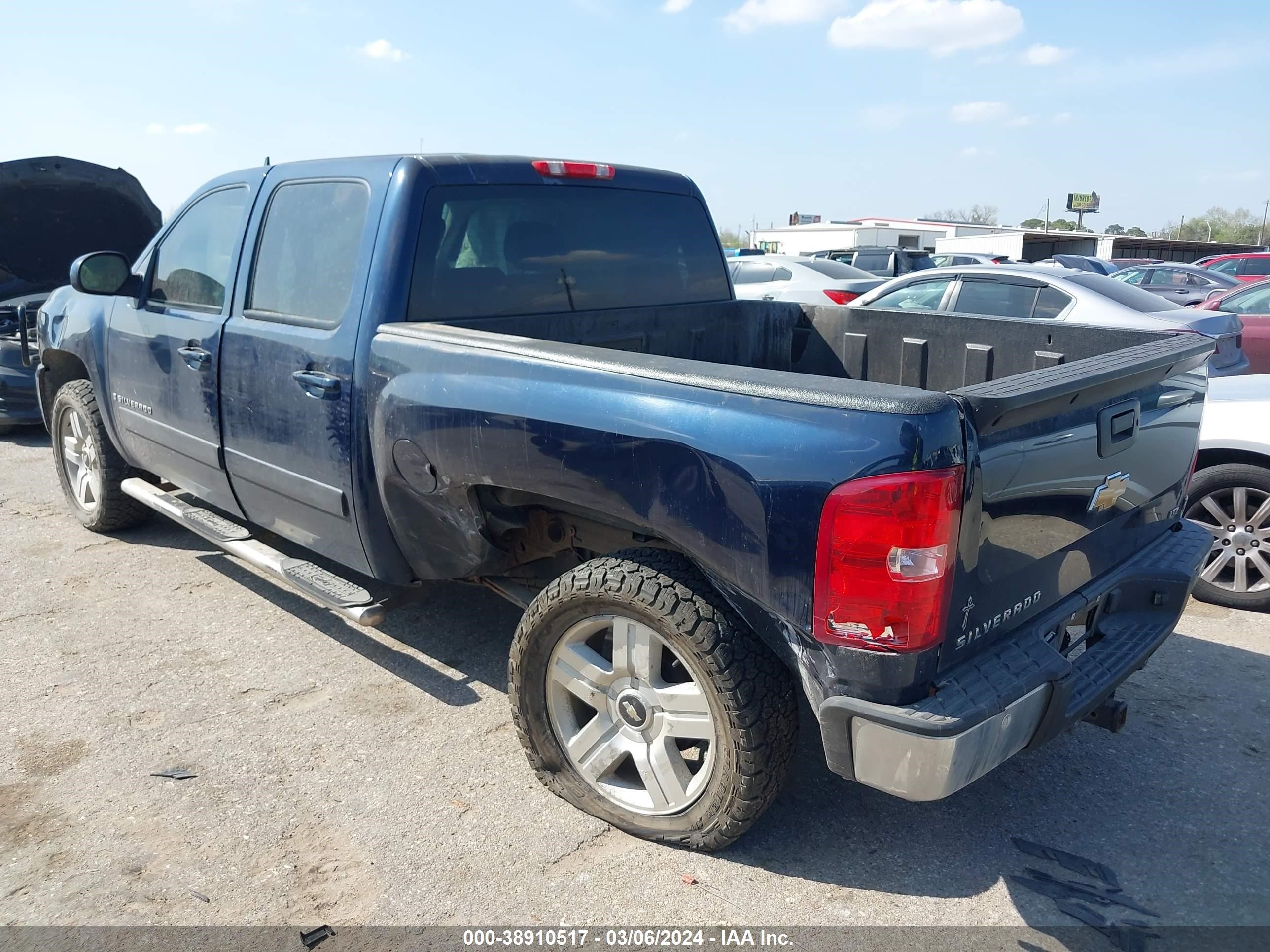 Photo 2 VIN: 2GCEC13J981109600 - CHEVROLET SILVERADO 