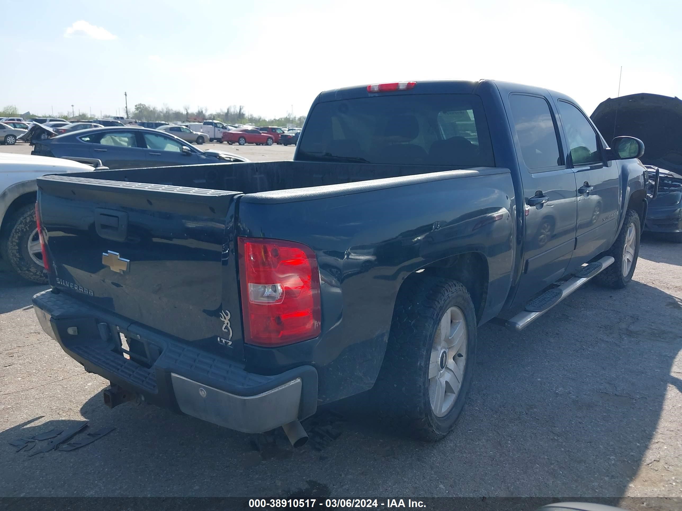 Photo 3 VIN: 2GCEC13J981109600 - CHEVROLET SILVERADO 