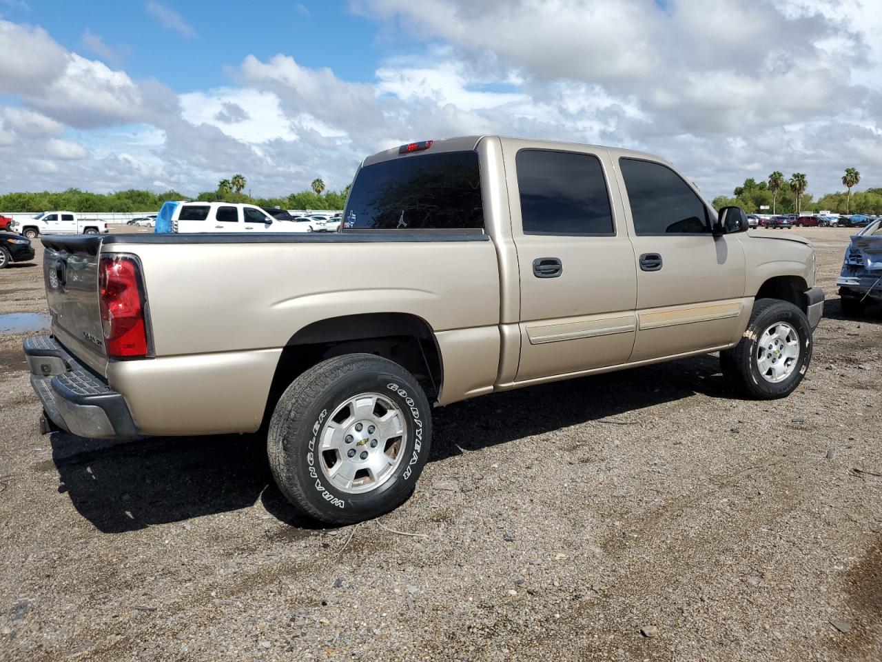 Photo 2 VIN: 2GCEC13T051332654 - CHEVROLET SILVERADO 