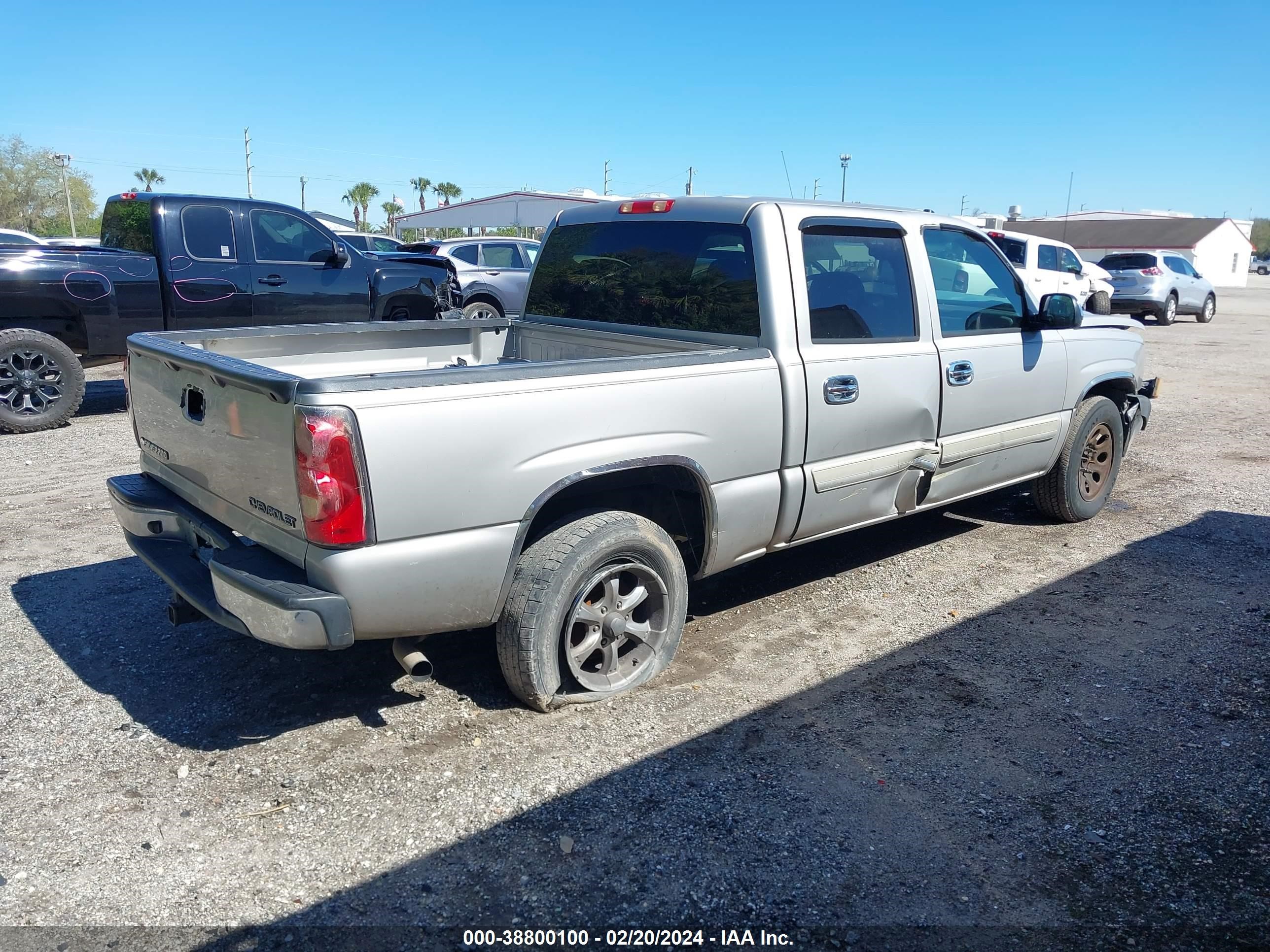 Photo 3 VIN: 2GCEC13T551358795 - CHEVROLET SILVERADO 