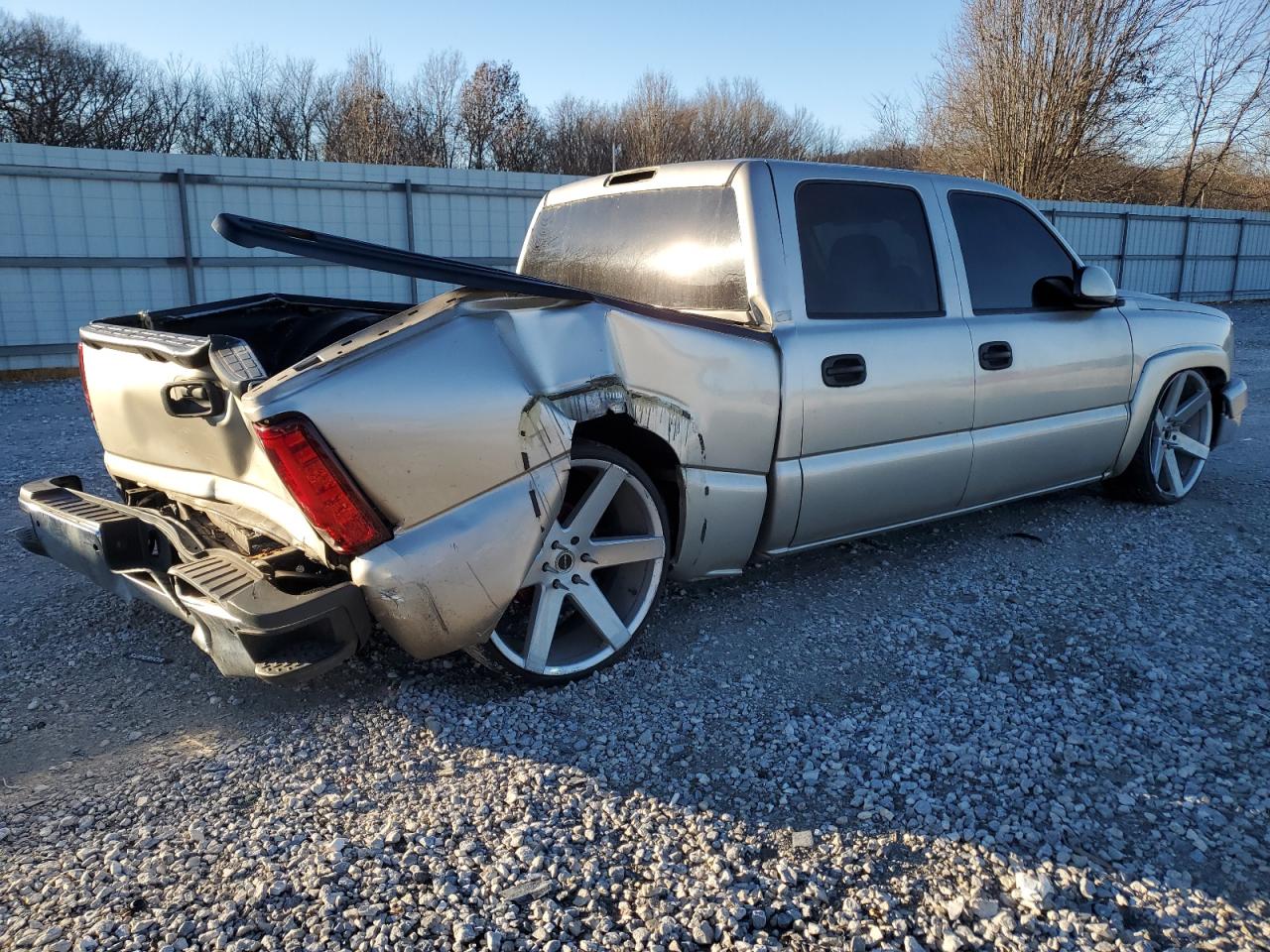 Photo 2 VIN: 2GCEC13T761161418 - CHEVROLET SILVERADO 