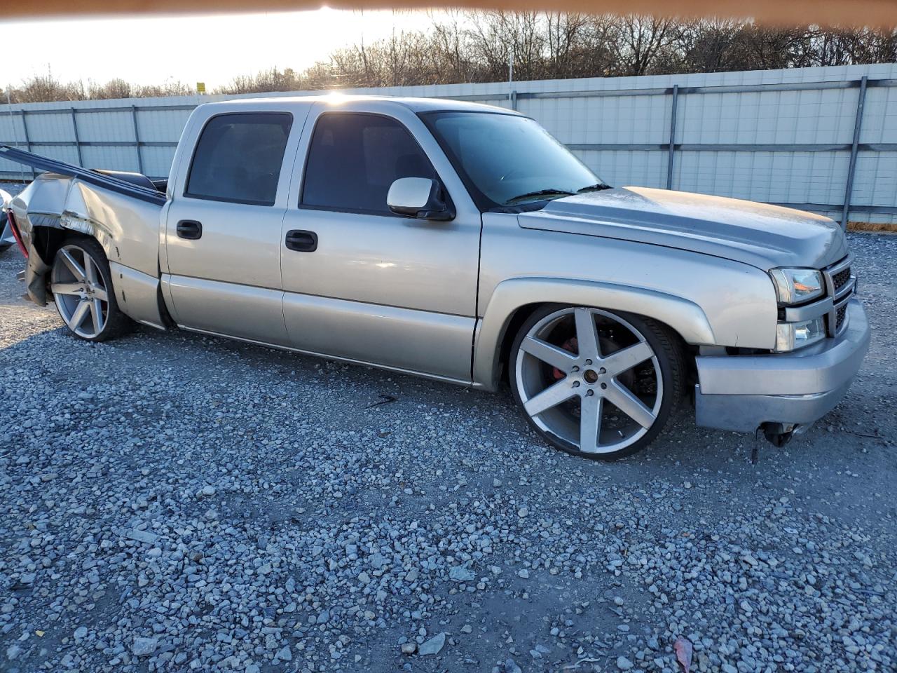 Photo 3 VIN: 2GCEC13T761161418 - CHEVROLET SILVERADO 