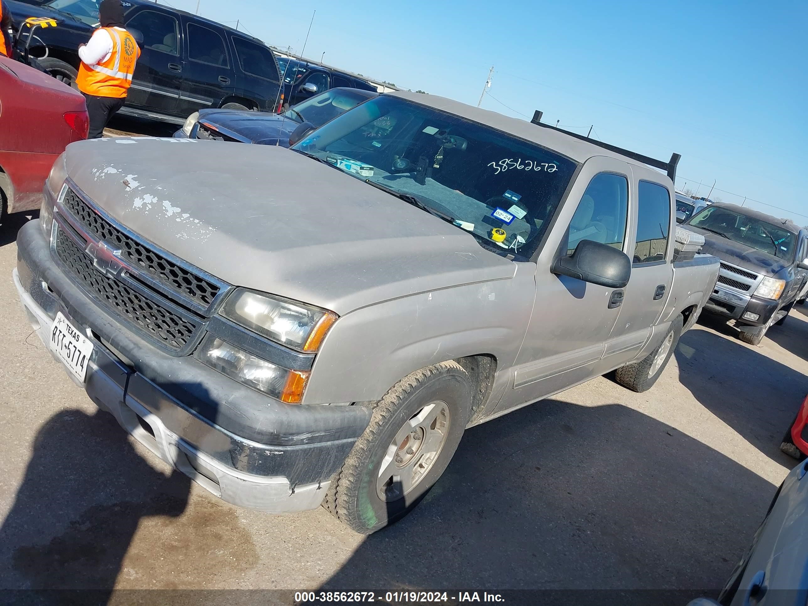 Photo 1 VIN: 2GCEC13T861129321 - CHEVROLET SILVERADO 