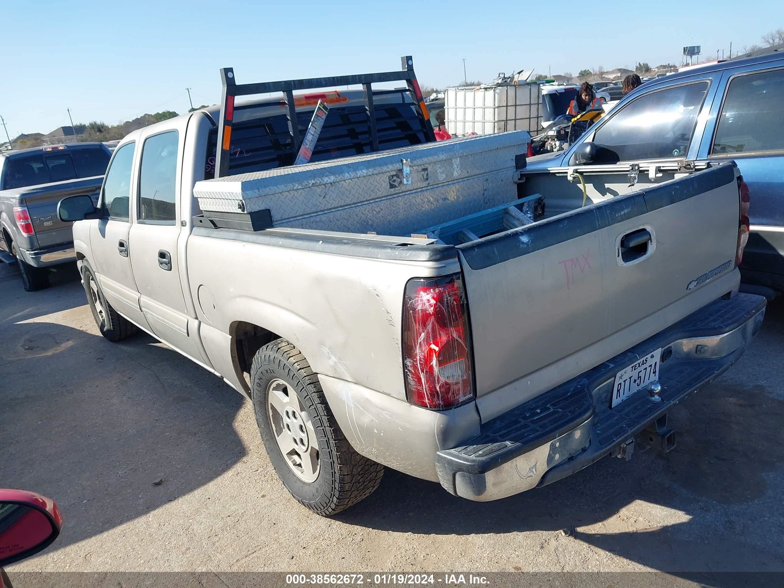 Photo 2 VIN: 2GCEC13T861129321 - CHEVROLET SILVERADO 